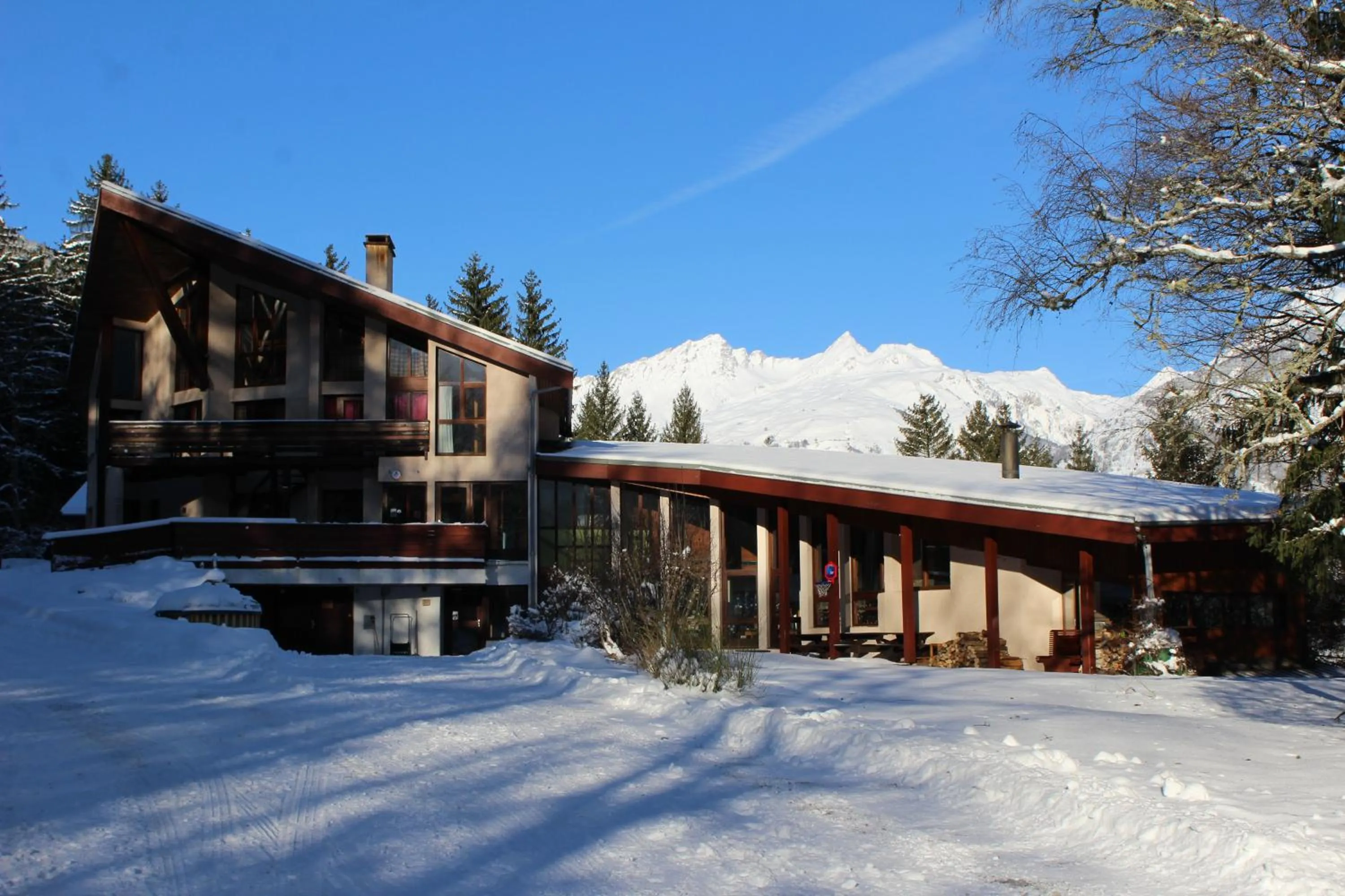 Property building in Auberge de Jeunesse HI Séez