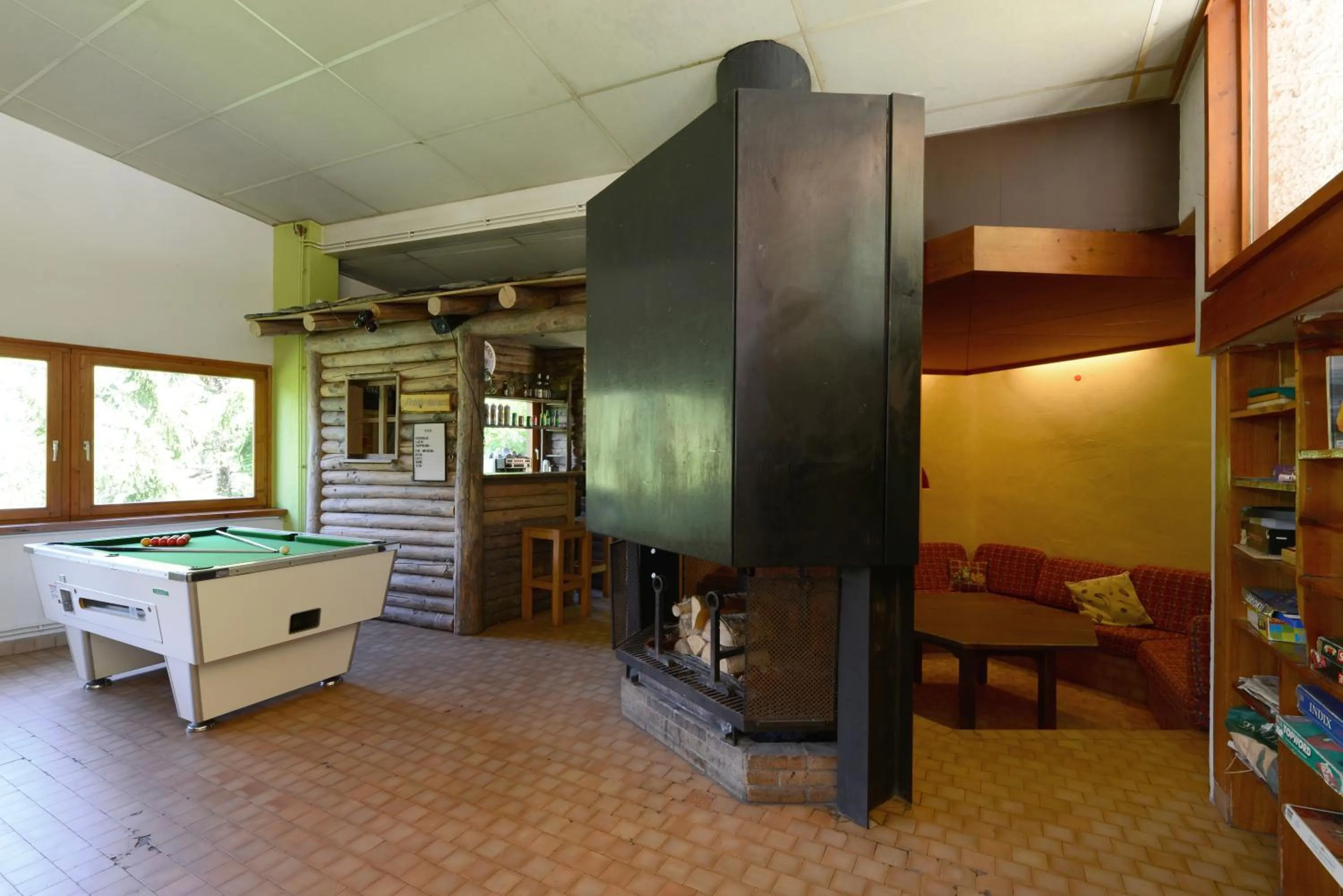 Restaurant/places to eat in Auberge de Jeunesse HI Séez