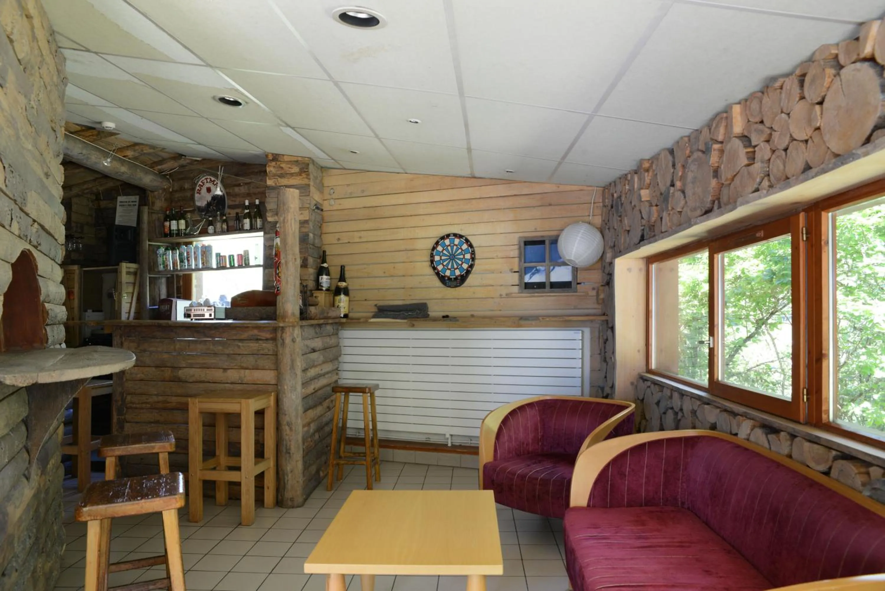 Restaurant/places to eat in Auberge de Jeunesse HI Séez