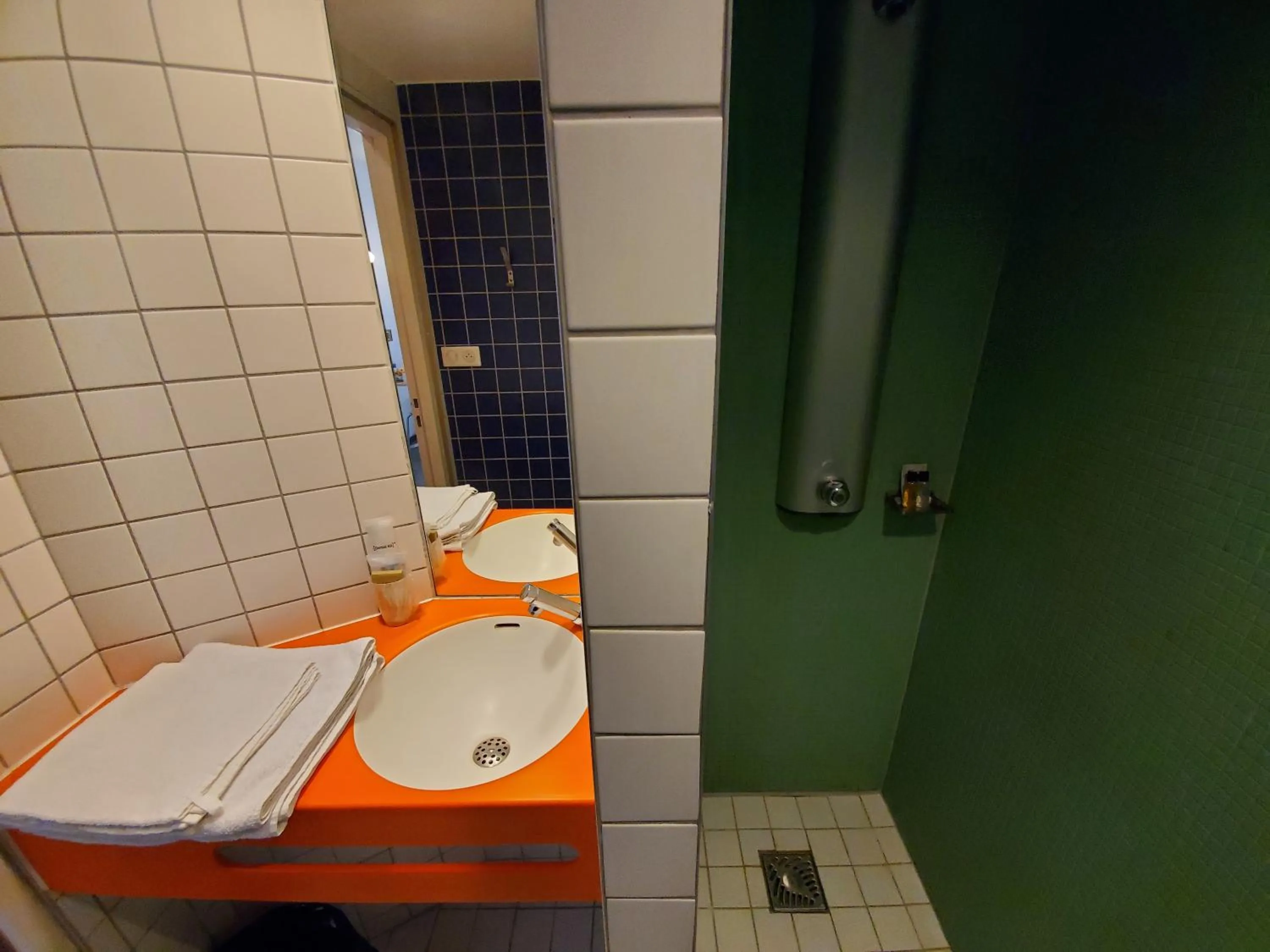 Triple Room – disabled access – Shared Bathroom in Auberge de Jeunesse HI Strasbourg 2 Rives