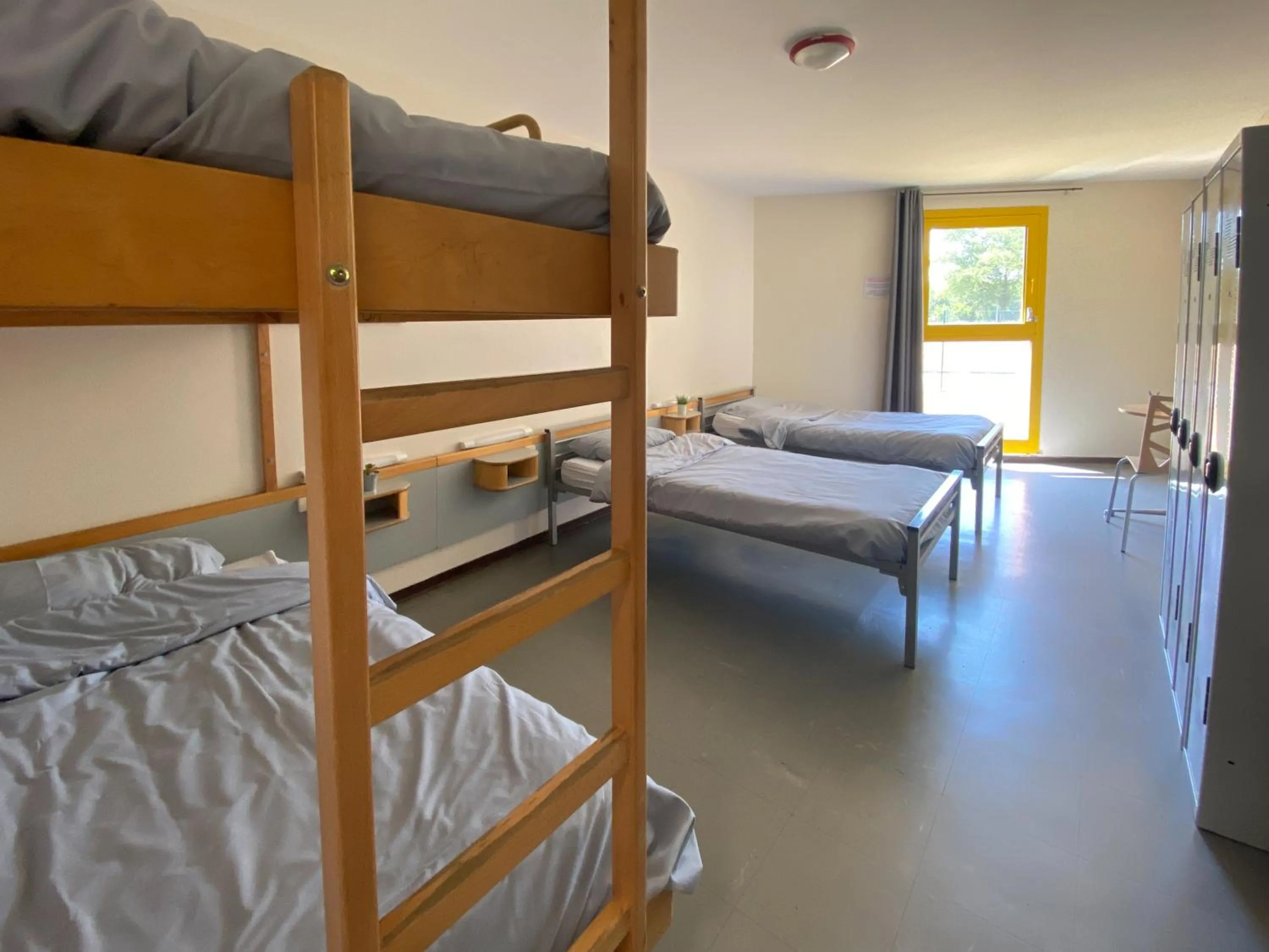 Quadruple Room with Bathroom in Auberge de Jeunesse HI Strasbourg 2 Rives