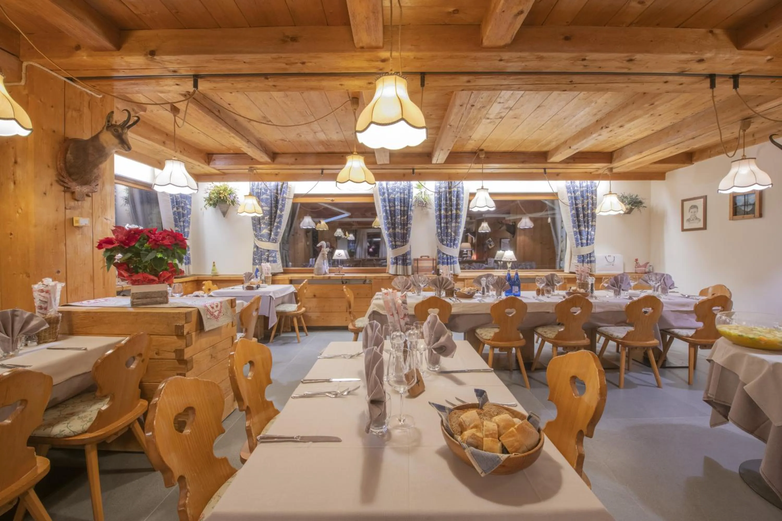 Restaurant/places to eat in Hotel Rascard