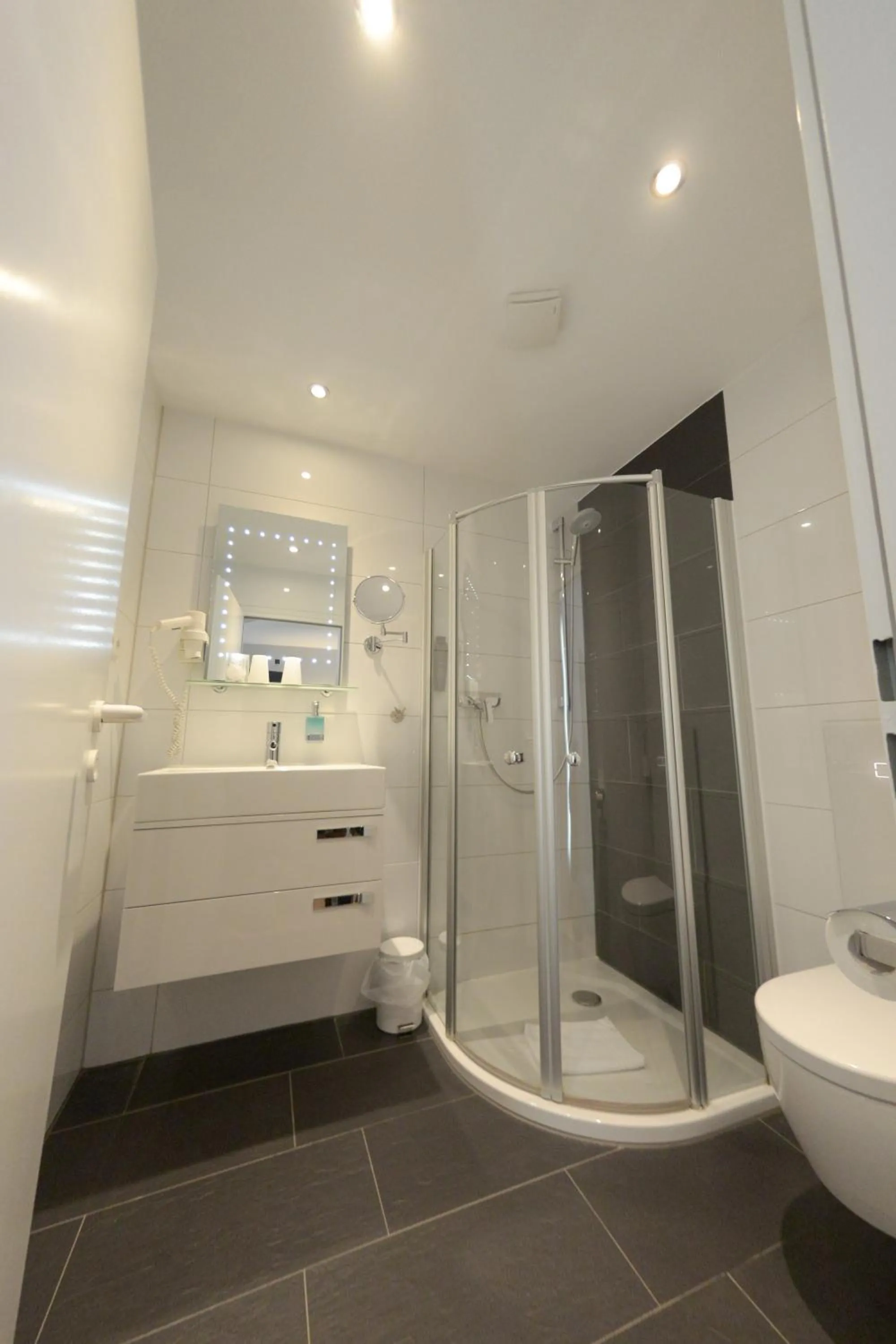 Bathroom in Hotel-Restaurant Osterather Hof