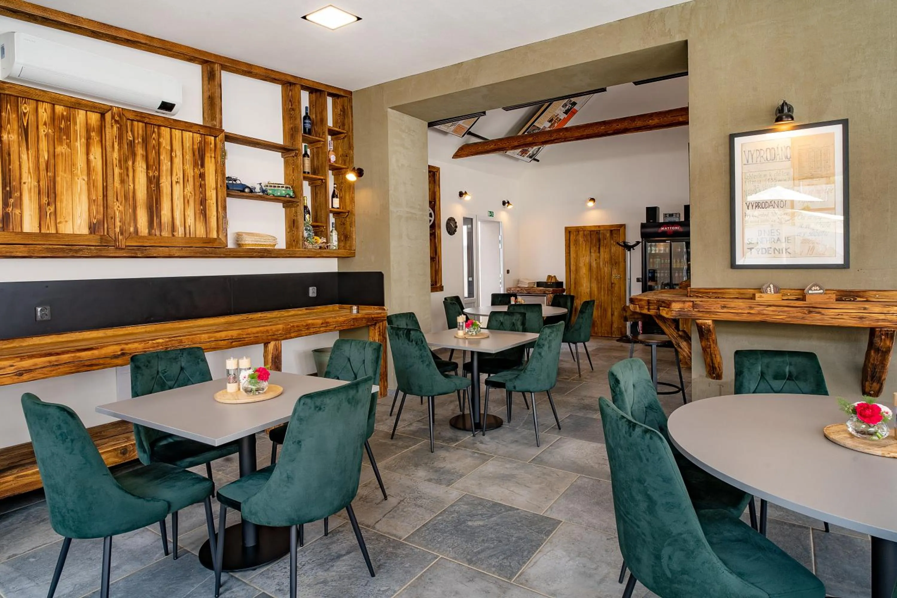 Restaurant/places to eat in Hotel Smrž