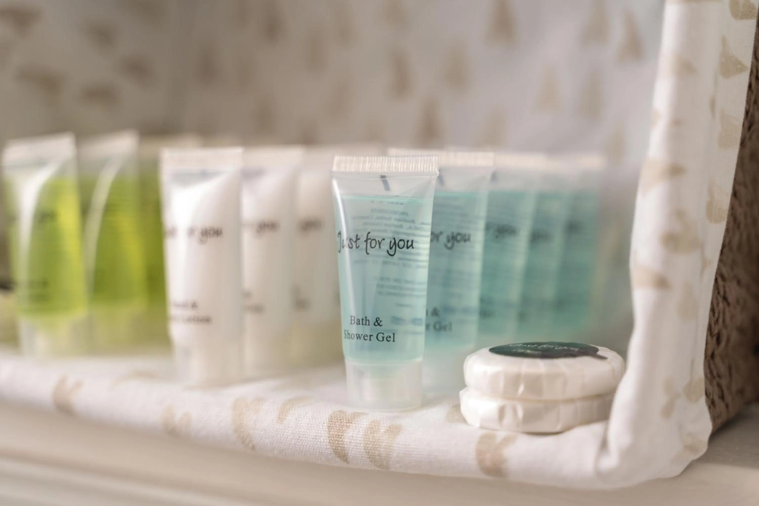 Bathroom in Rising Sun Pub, Restaurant and Rooms