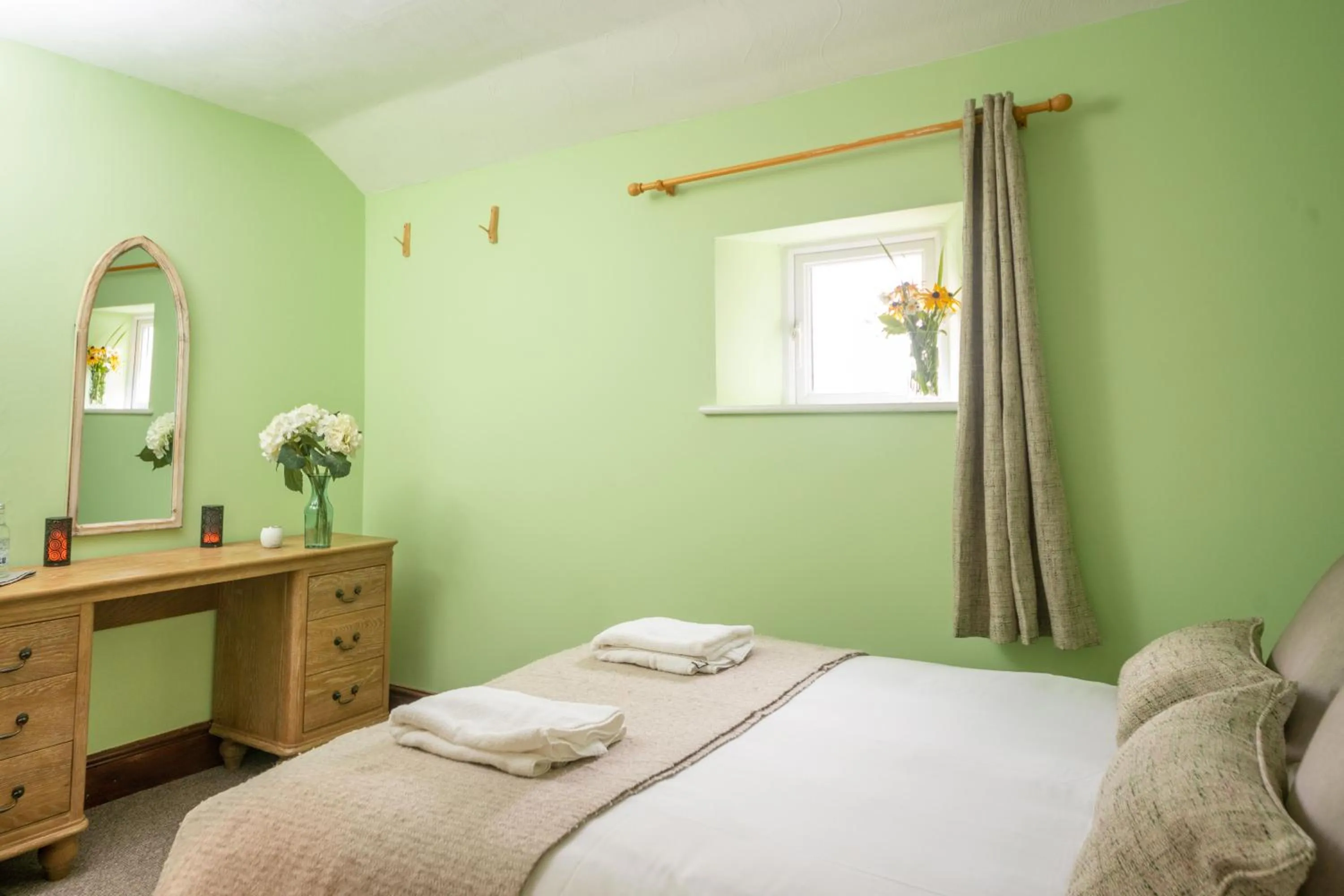 Bedroom in Rising Sun Pub, Restaurant and Rooms