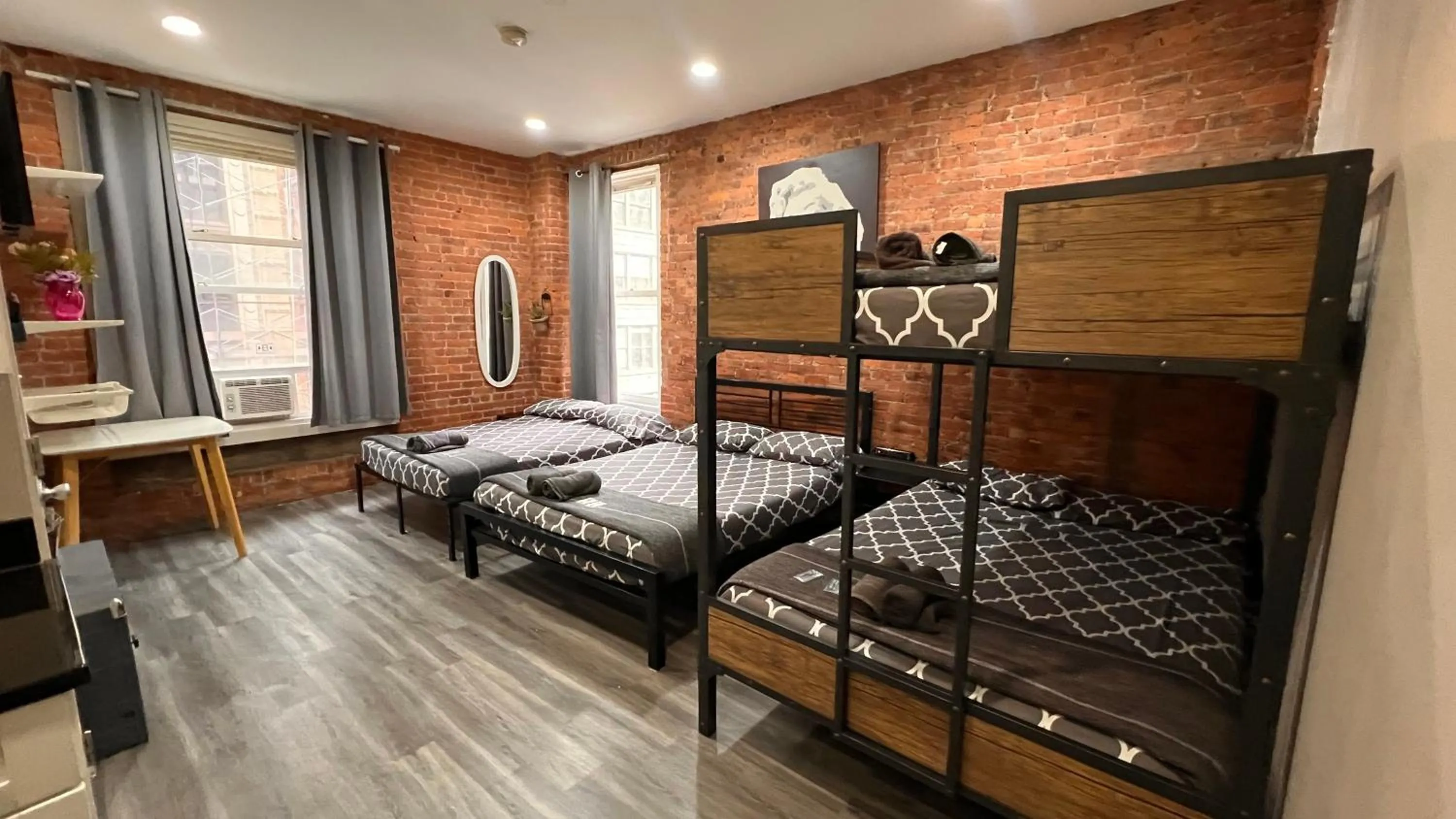 Bed in 31 Street Broadway Hotel