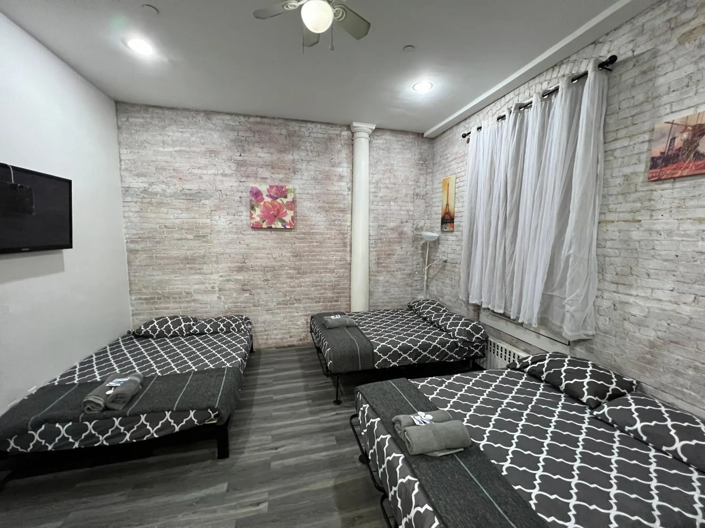 Deluxe Family Room in 31 Street Broadway Hotel Deluxe Family Room in 31 Street Broadway Hotel