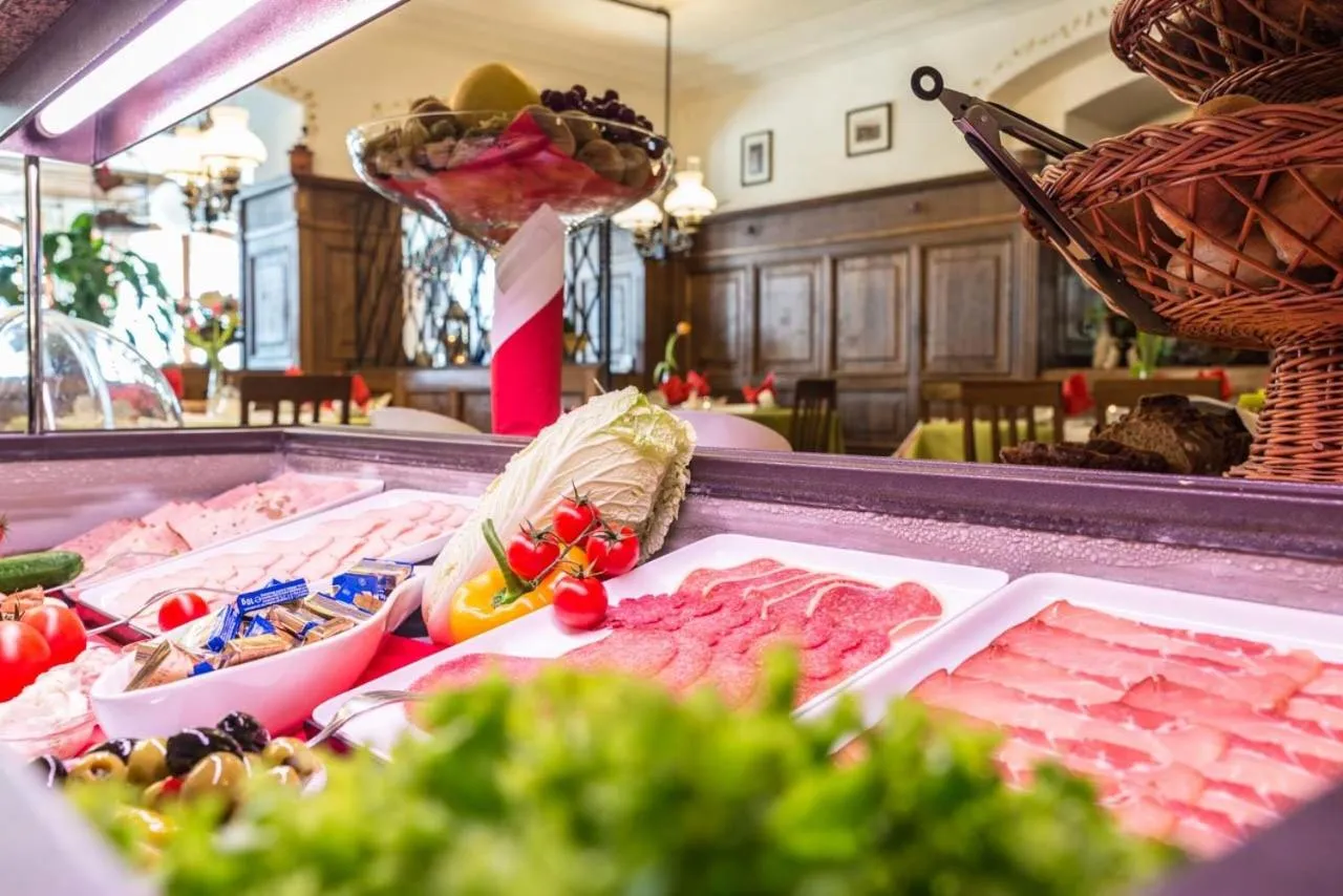 Food in Metzgerei Gasthof Oberhauser - Hotel zur Post