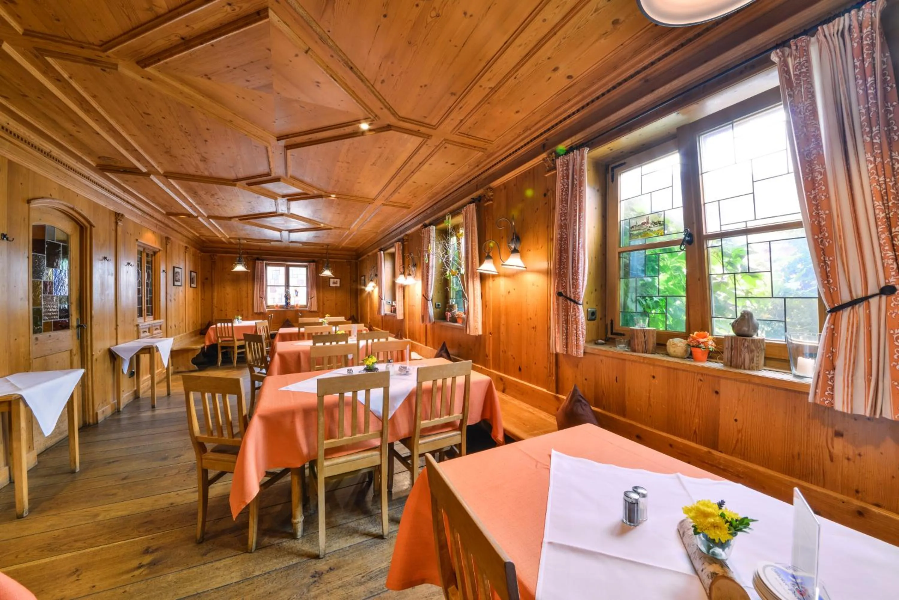 Restaurant/places to eat in Metzgerei Gasthof Oberhauser - Hotel zur Post