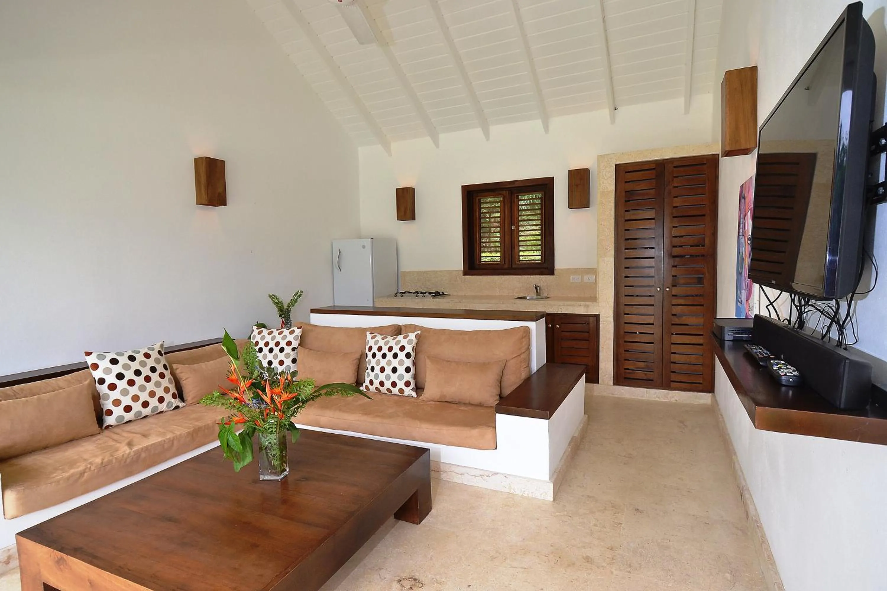 Seating area in Las Terrenas Front Beach And Garden Villa with private staff