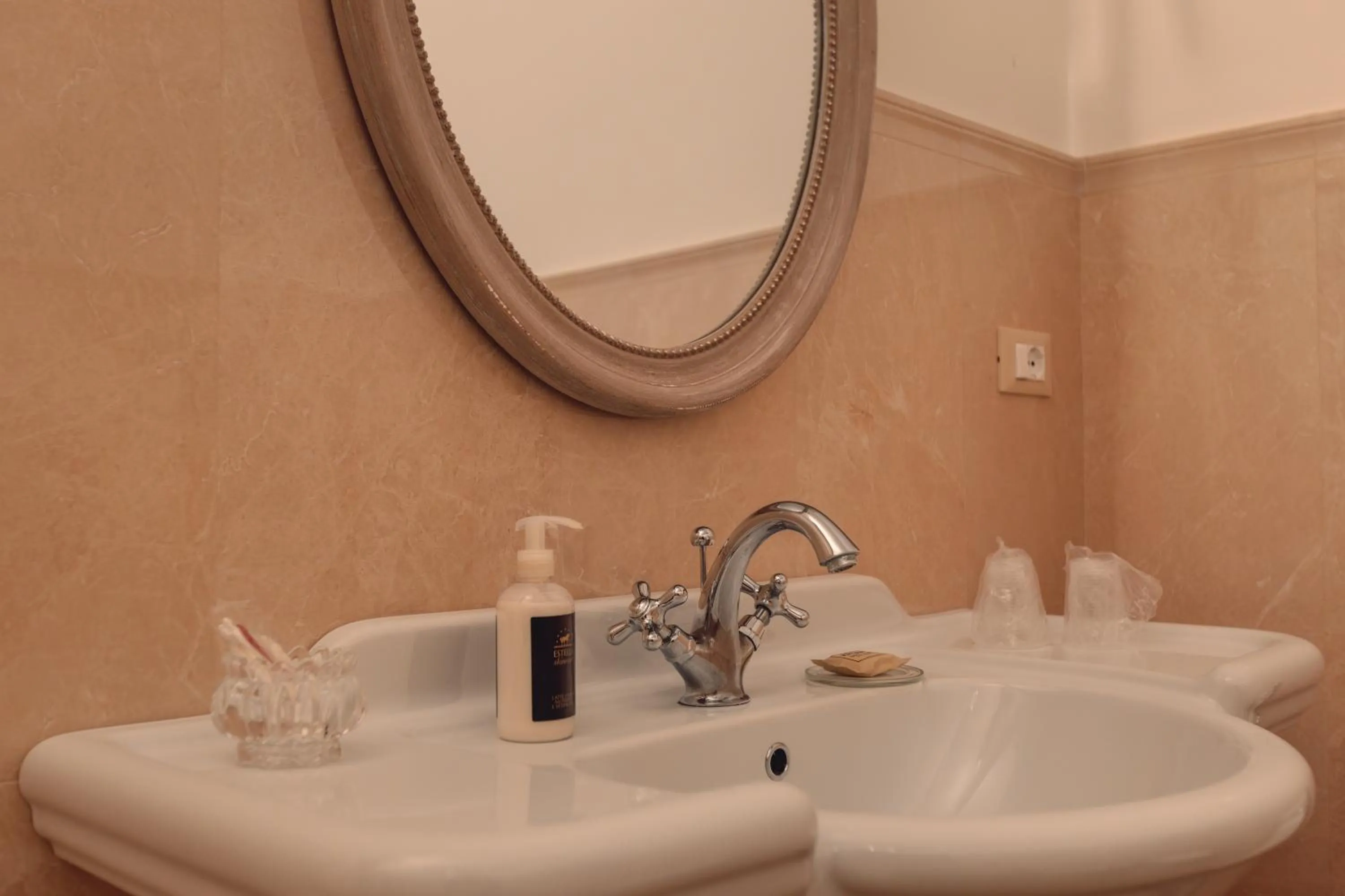 Bathroom in Villa Mimosa au Lac - Estella Hotels Italia