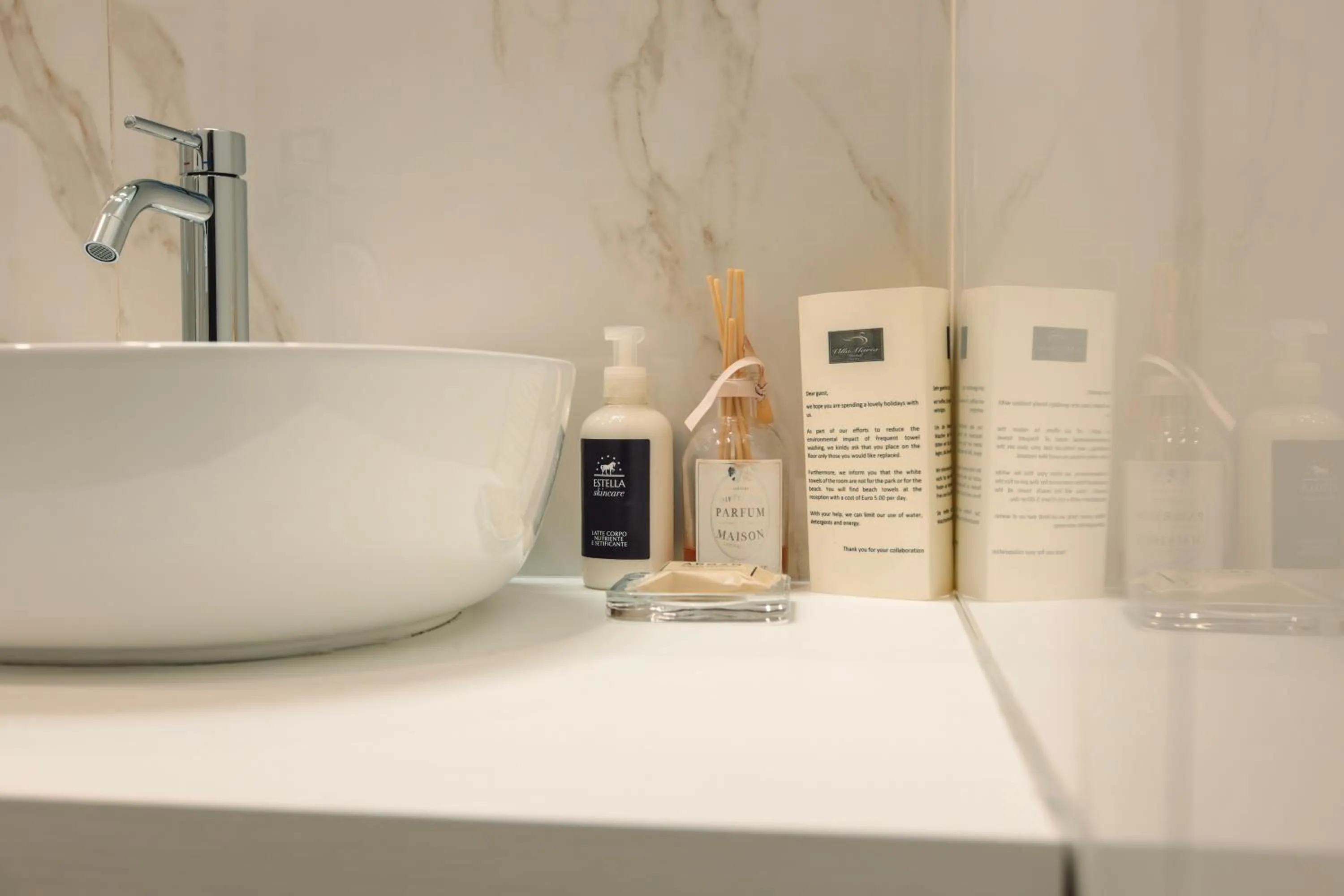 Bathroom in Villa Mimosa au Lac - Estella Hotels Italia