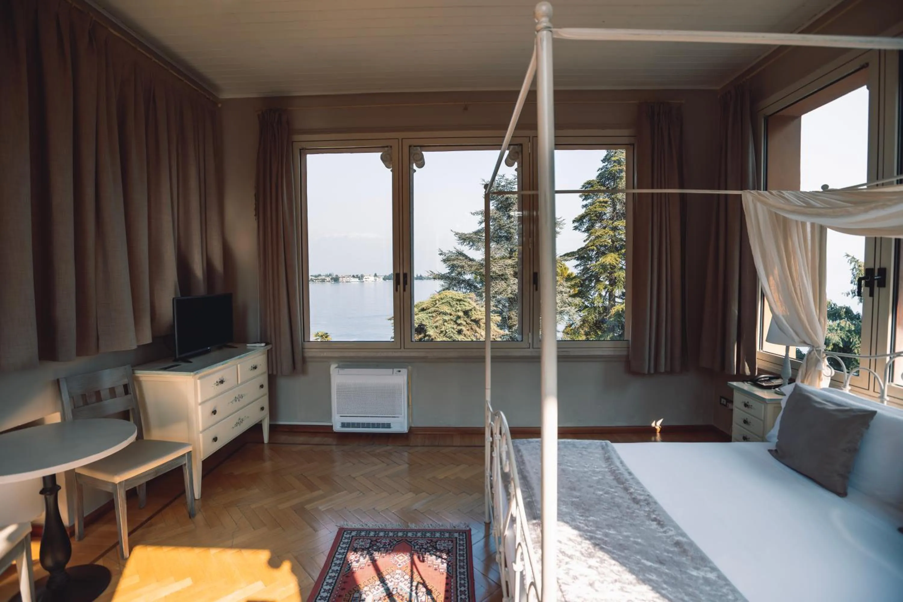 Bedroom in Villa Mimosa au Lac - Estella Hotels Italia