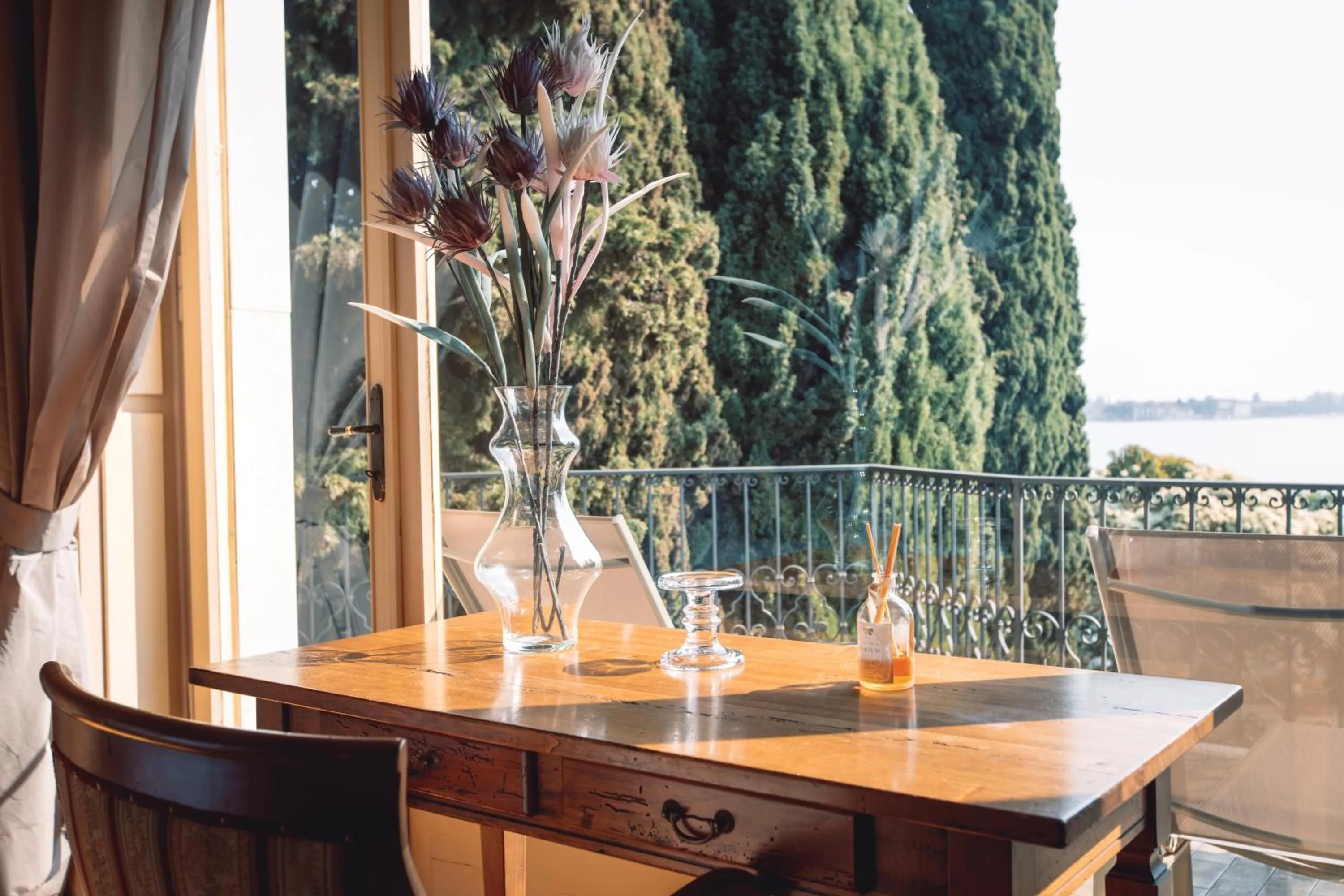 Seating area in Villa Mimosa au Lac - Estella Hotels Italia