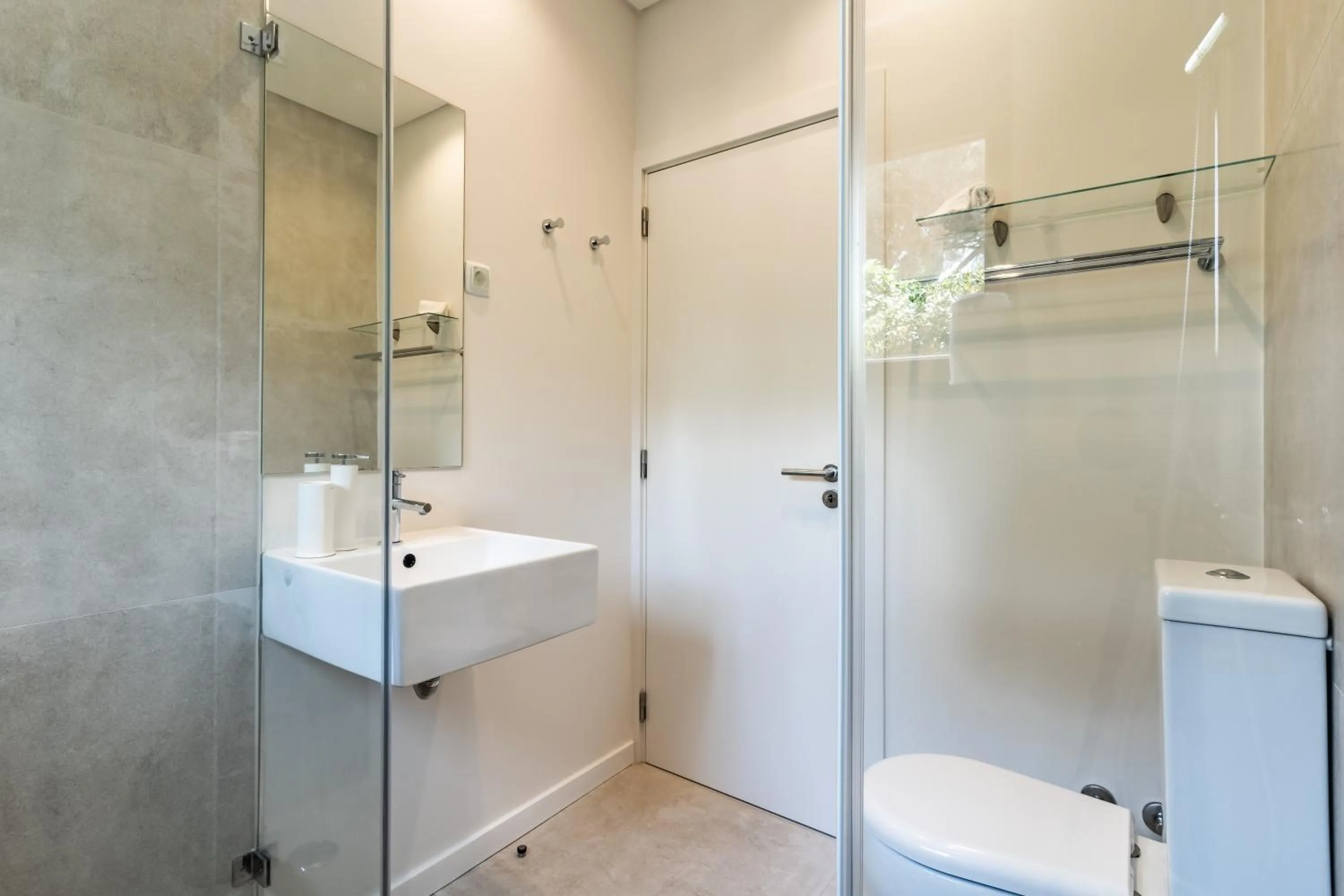 Shower in Vila Hibisco by Garvetur