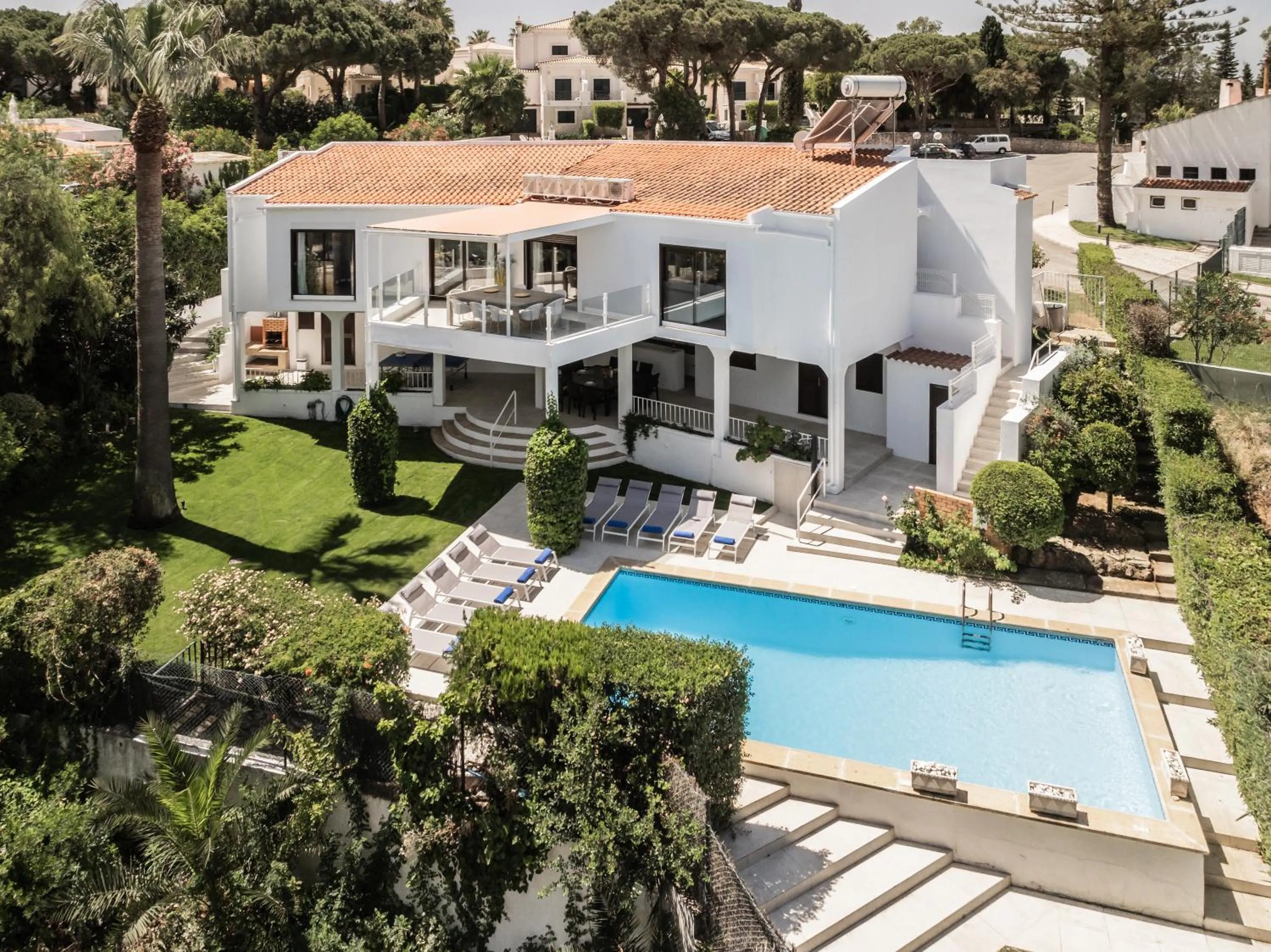 Property building in Vila Hibisco by Garvetur