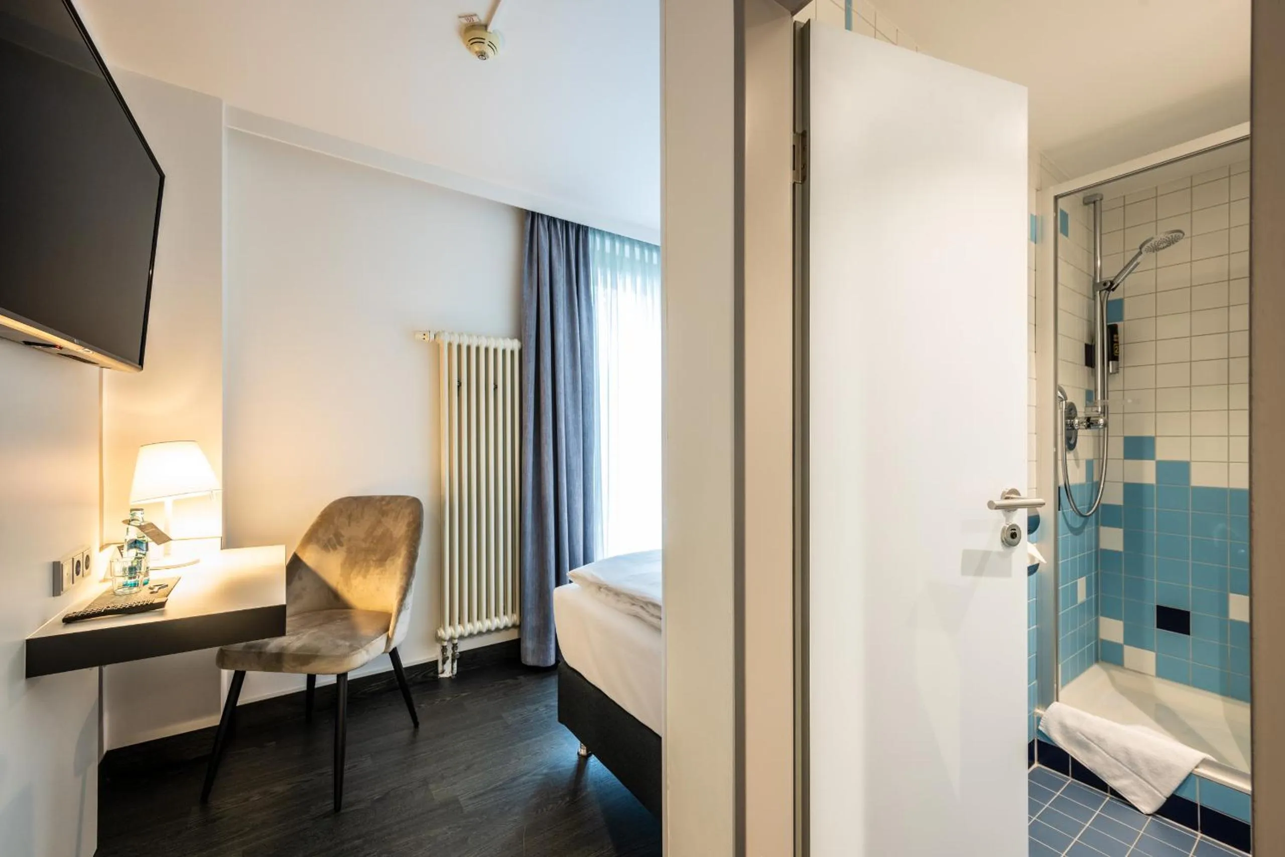 Photo of the whole room, Bed in Kassel Ost