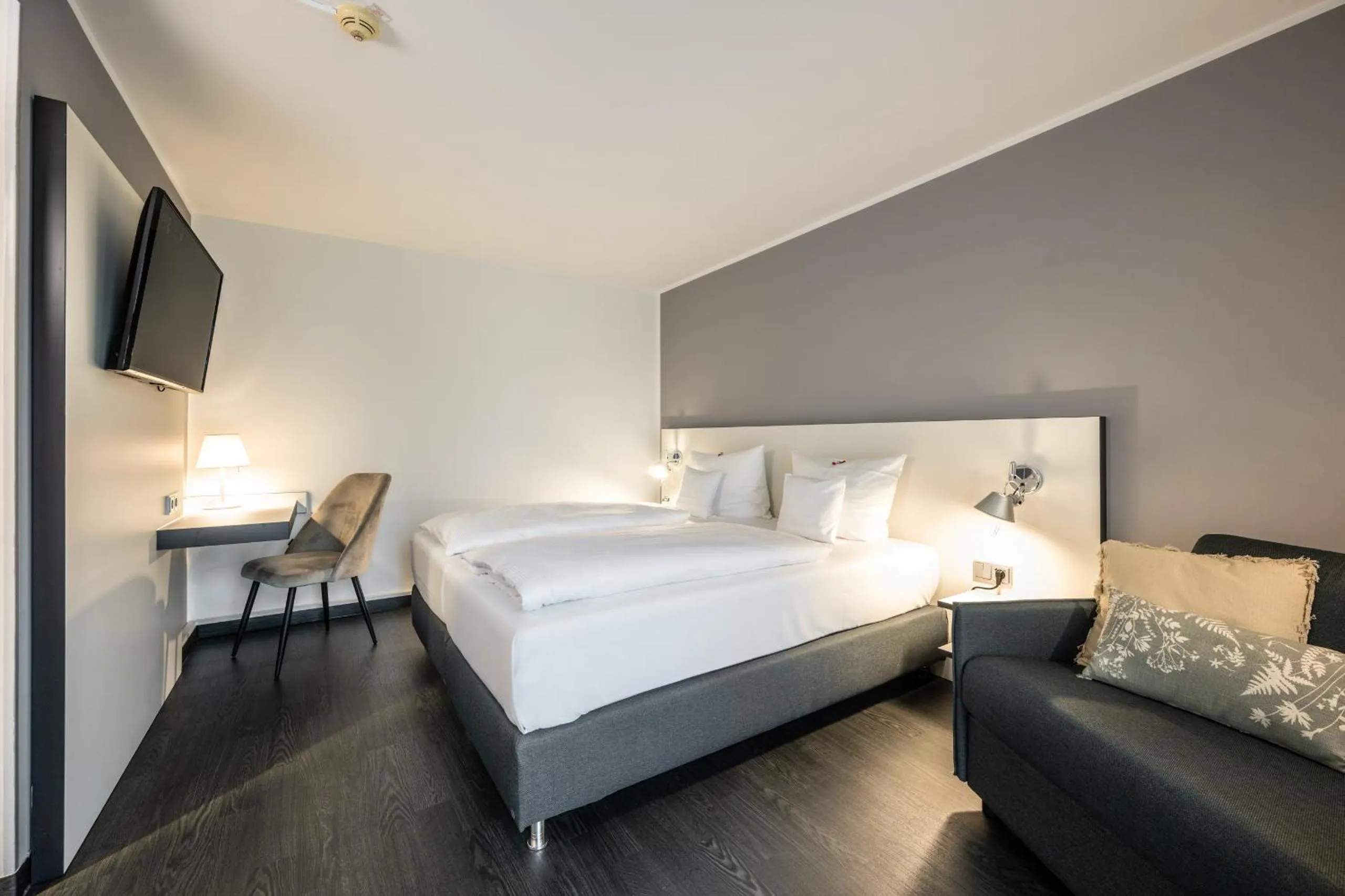 Photo of the whole room, Bed in Kassel Ost