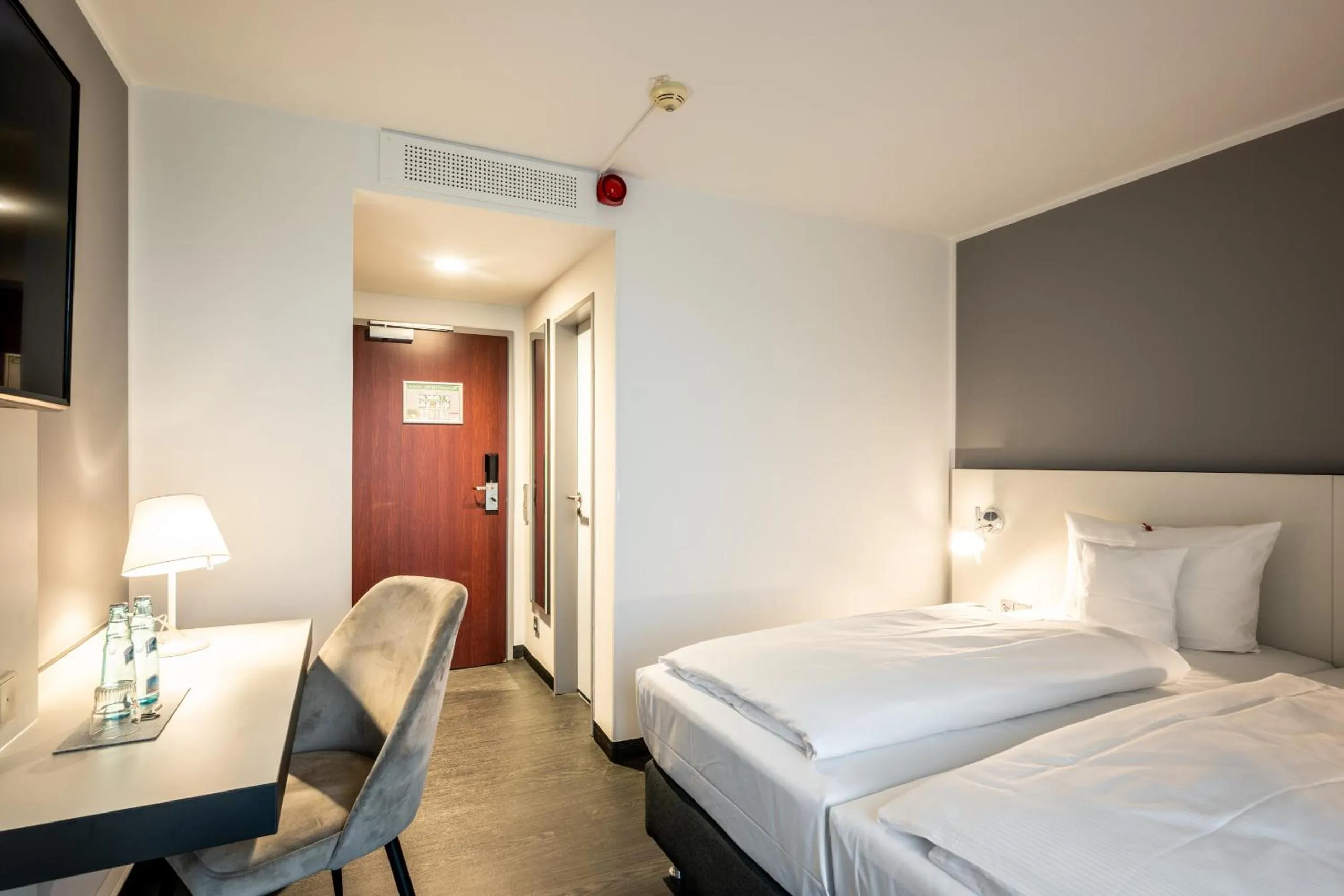 Photo of the whole room, Bed in Kassel Ost