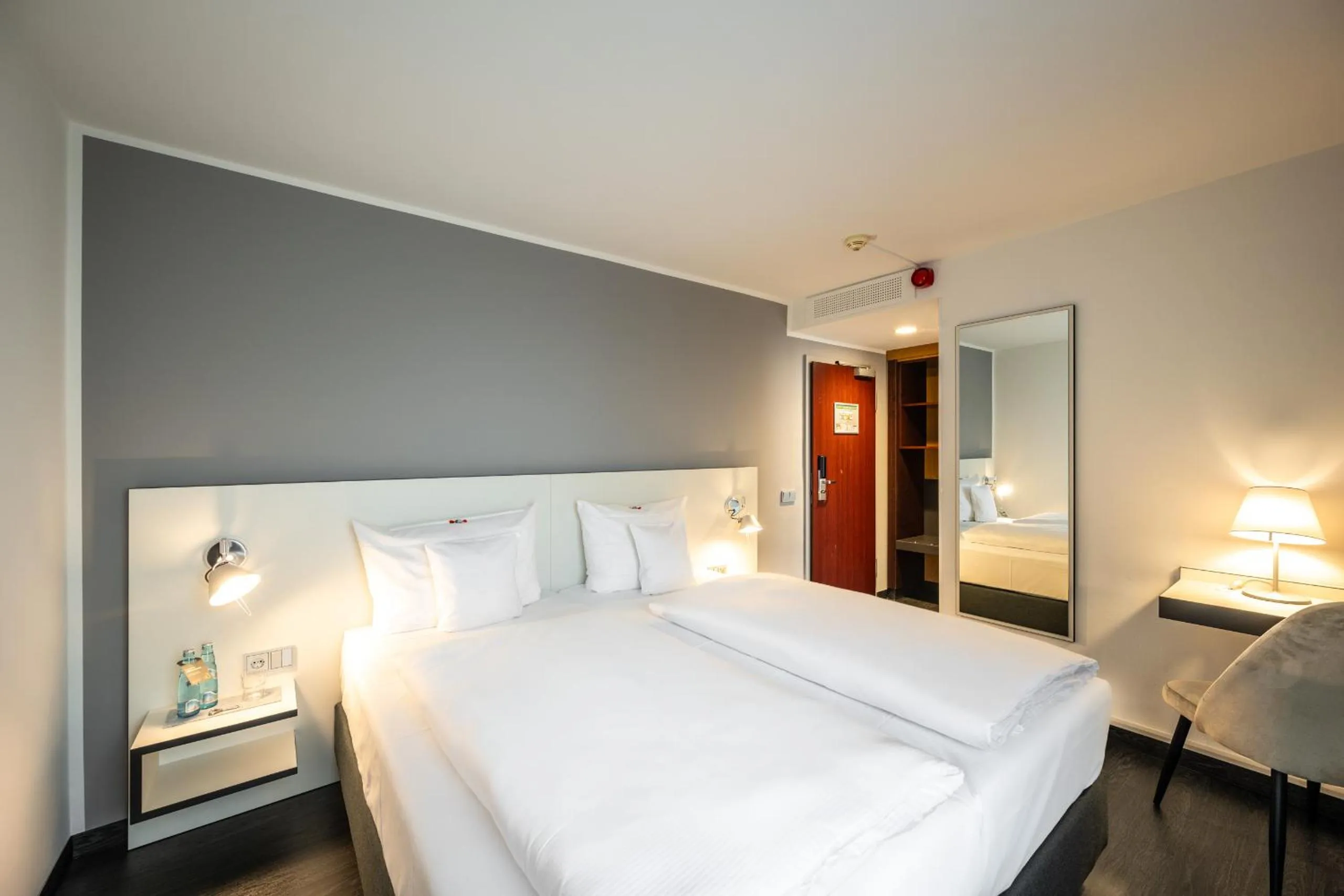 Photo of the whole room, Bed in Kassel Ost