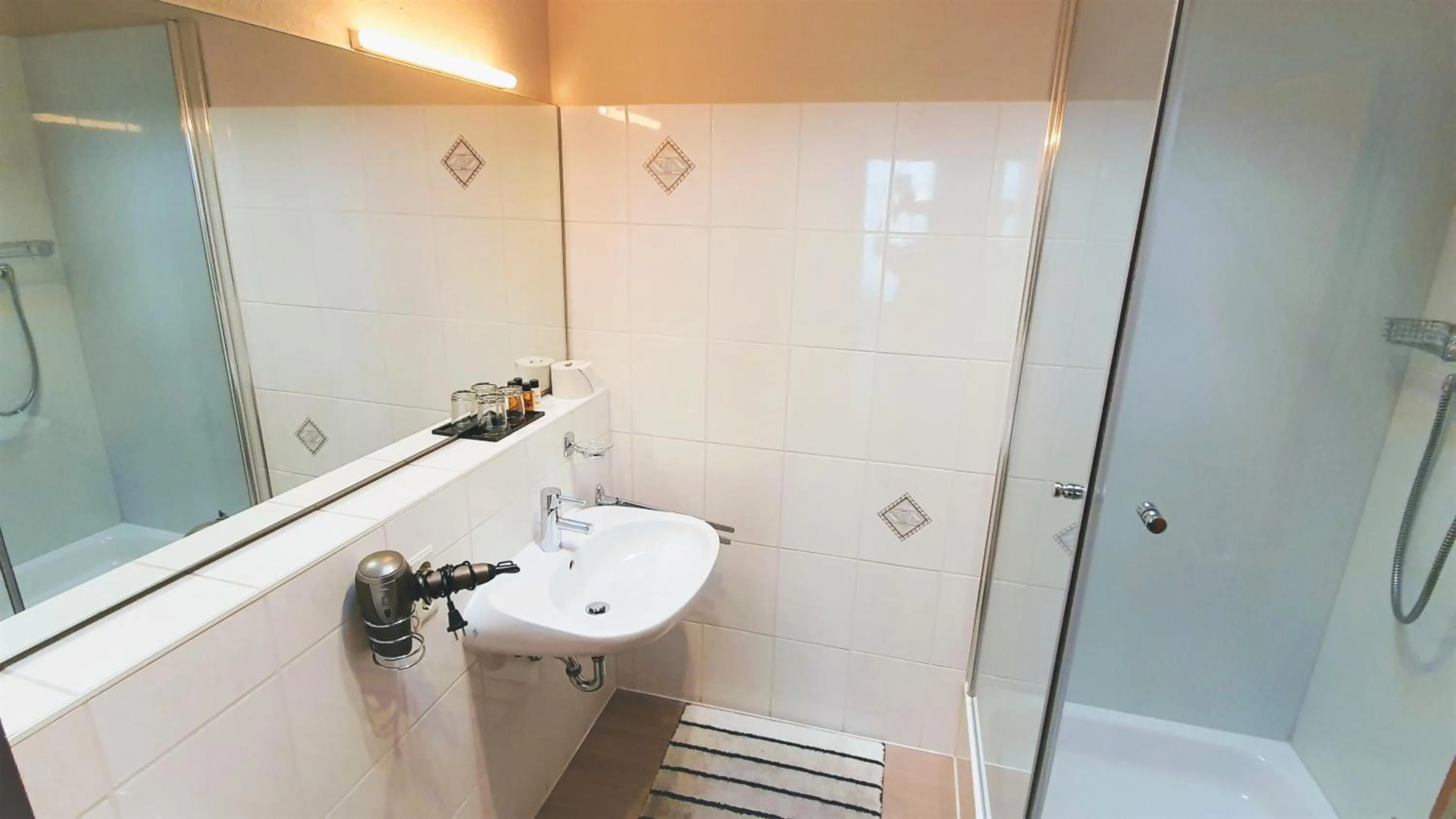 Bathroom in Maxhotel