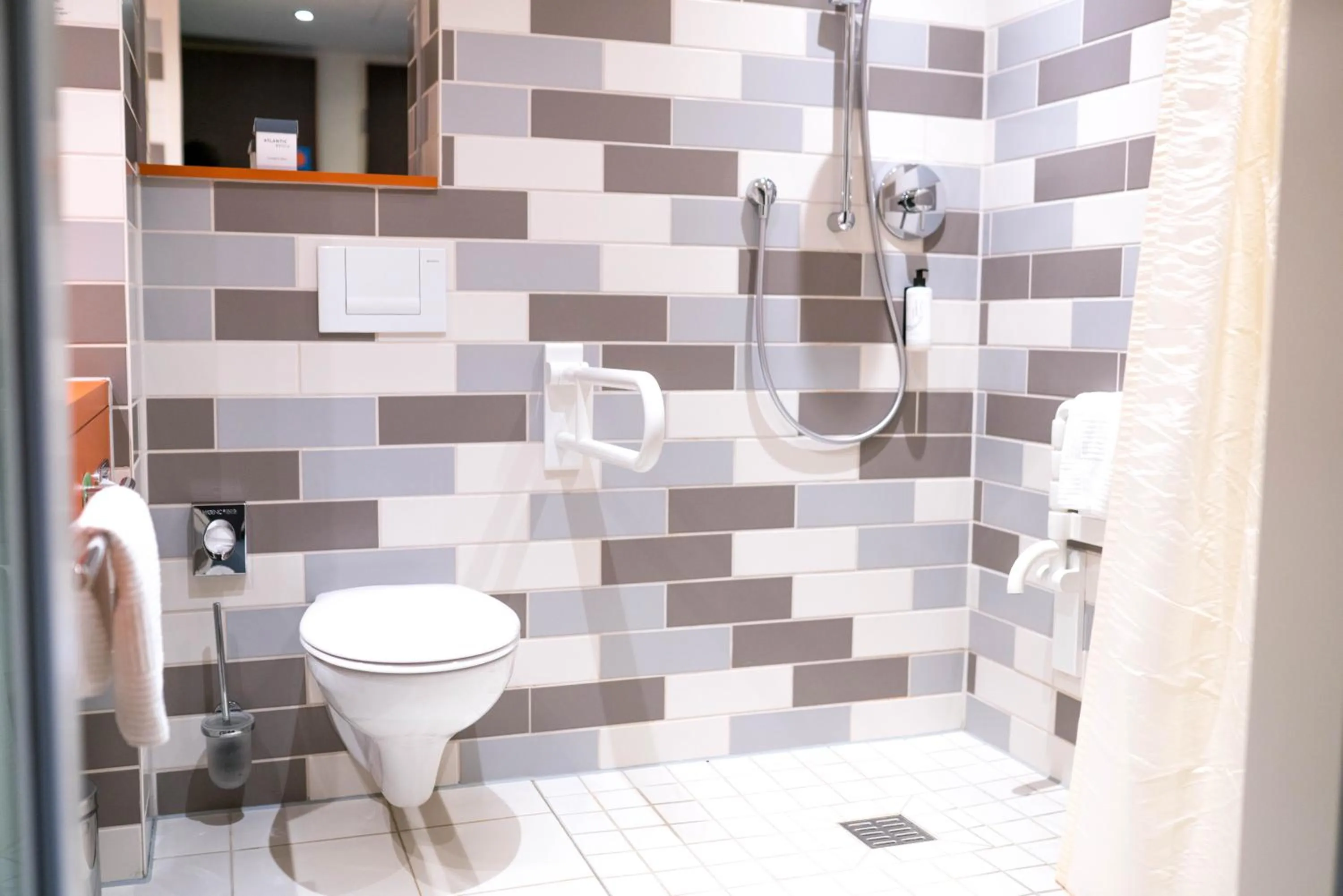 Facility for disabled guests in ATLANTIC Hotel Galopprennbahn