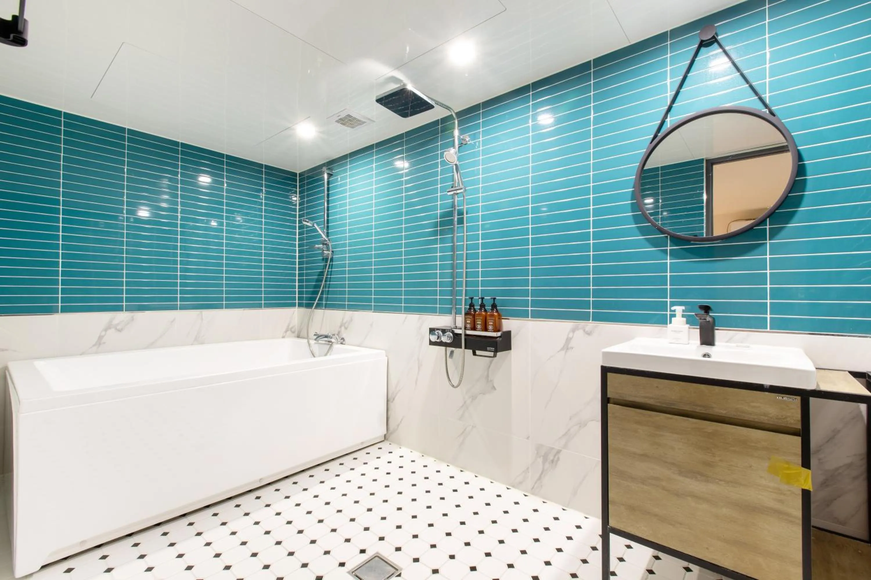 Brown-Dot Hotel Minam