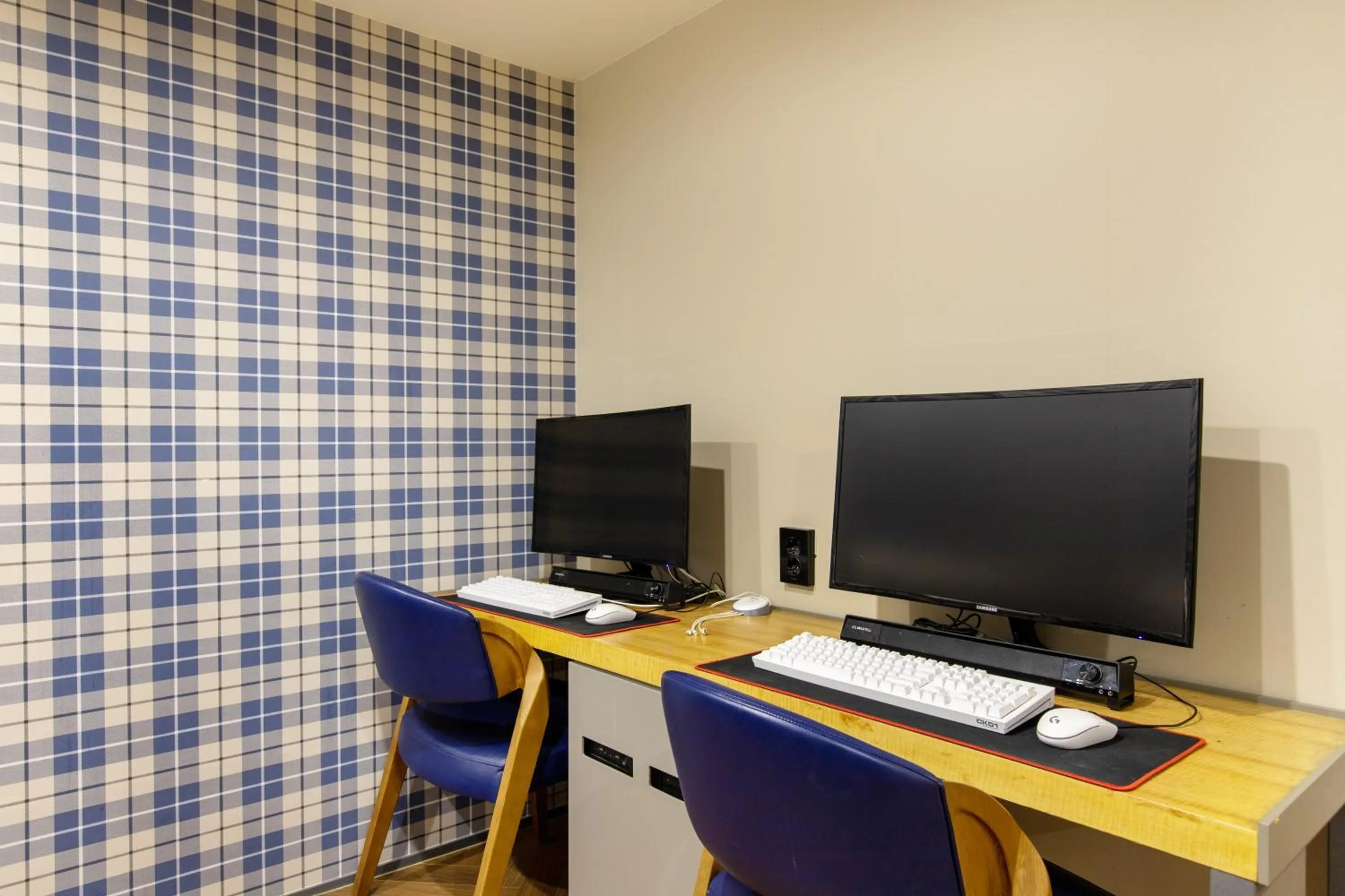 Brown-Dot Hotel Minam