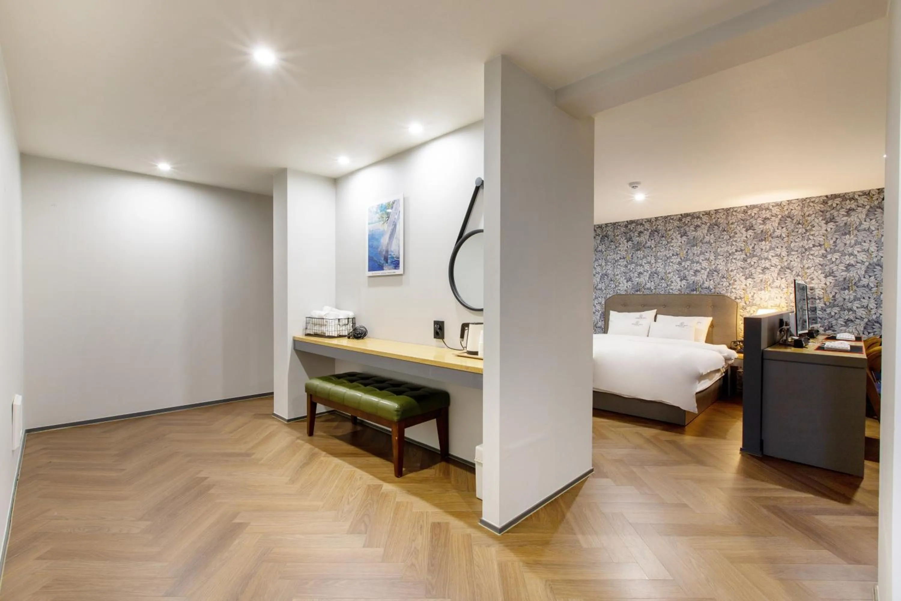 Brown-Dot Hotel Minam