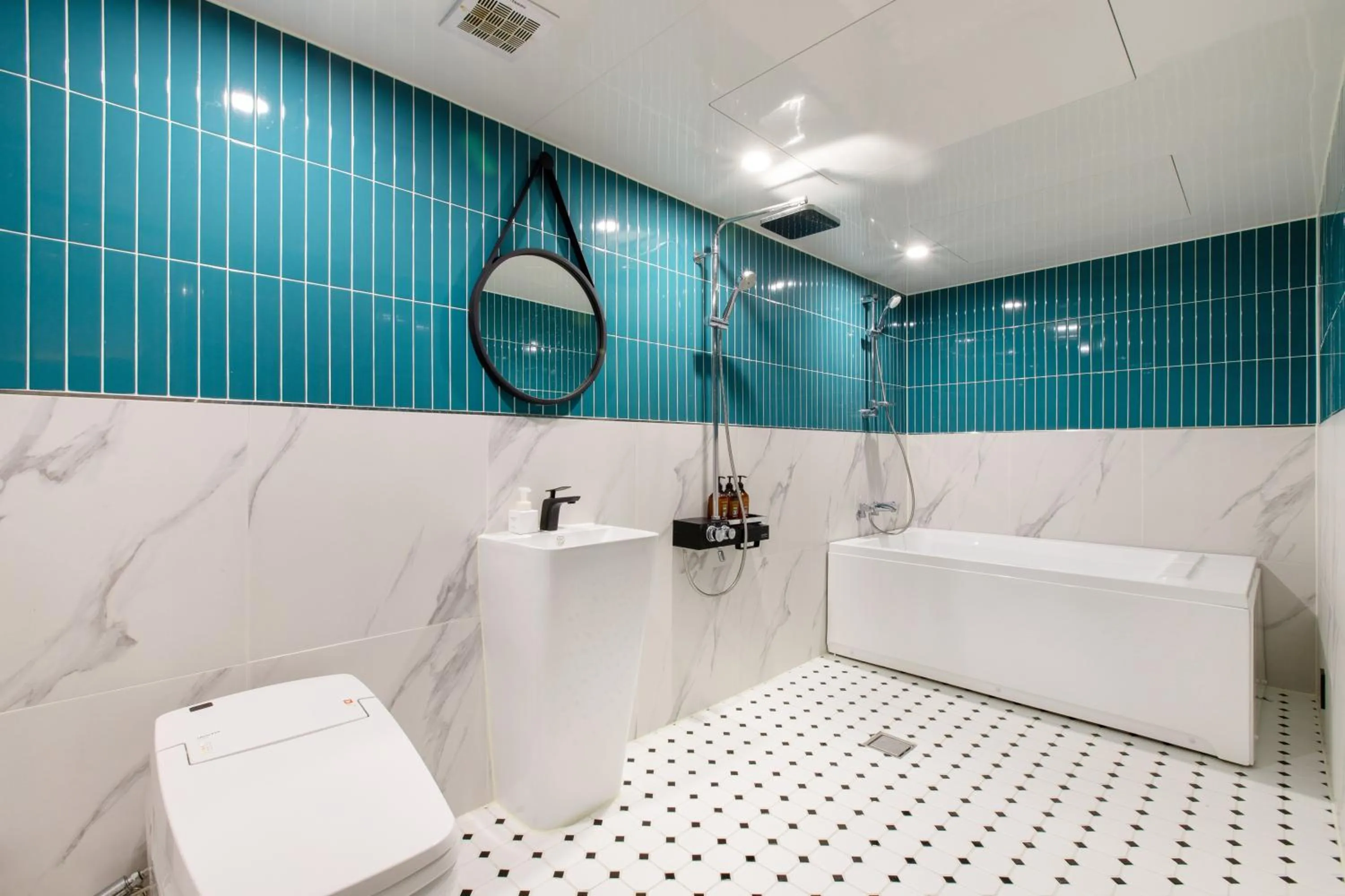 Brown-Dot Hotel Minam