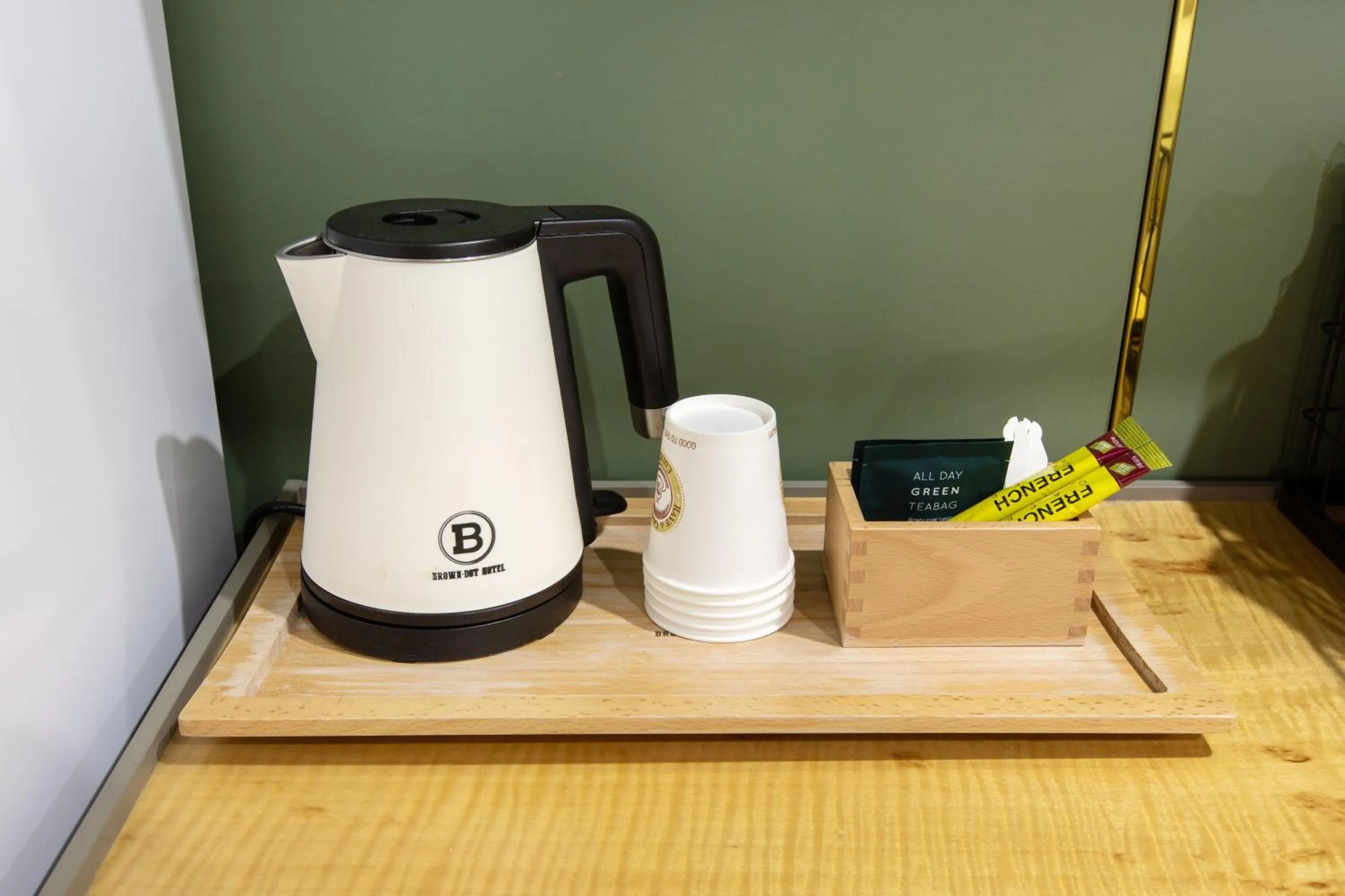 Brown-Dot Hotel Minam