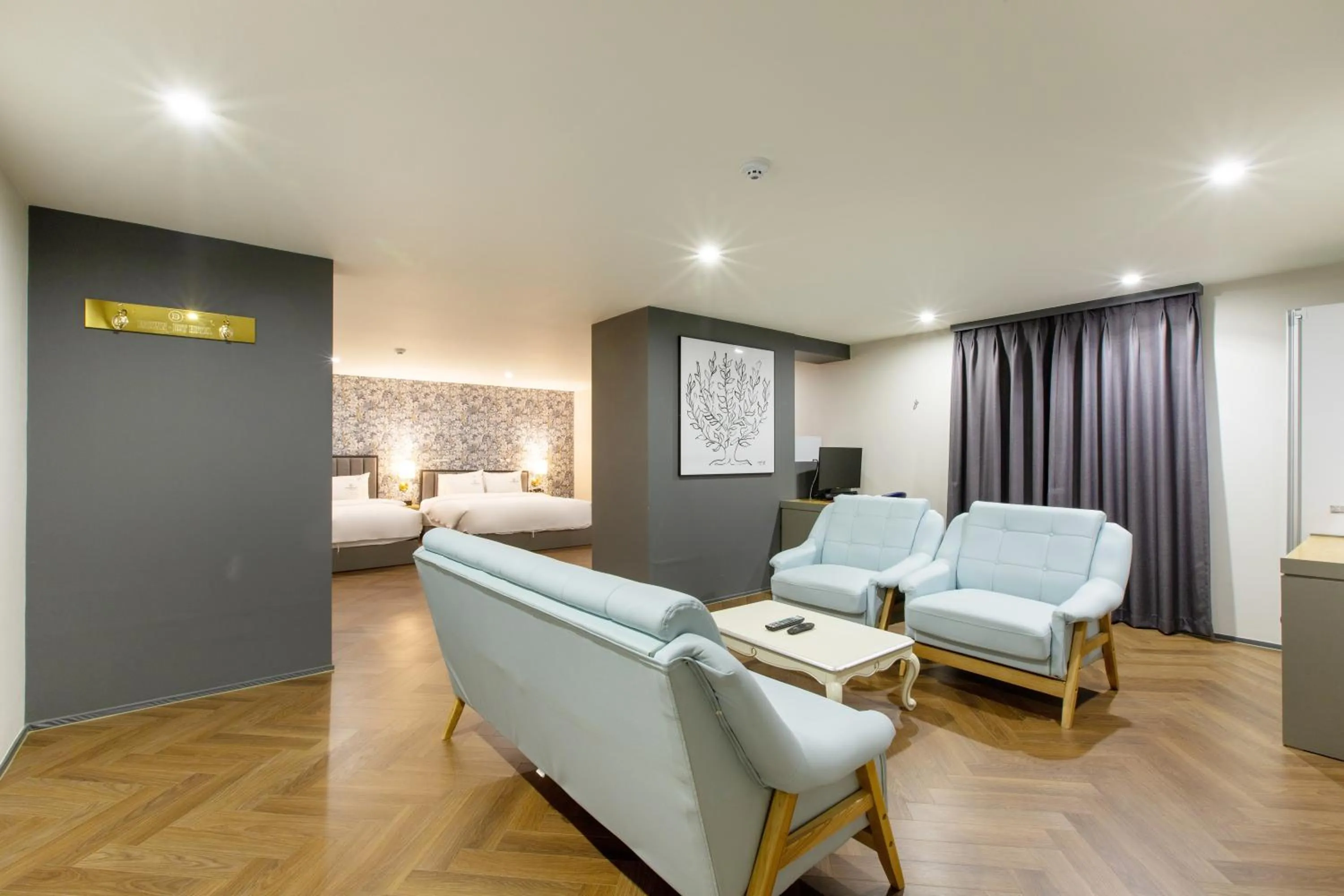 Brown-Dot Hotel Minam