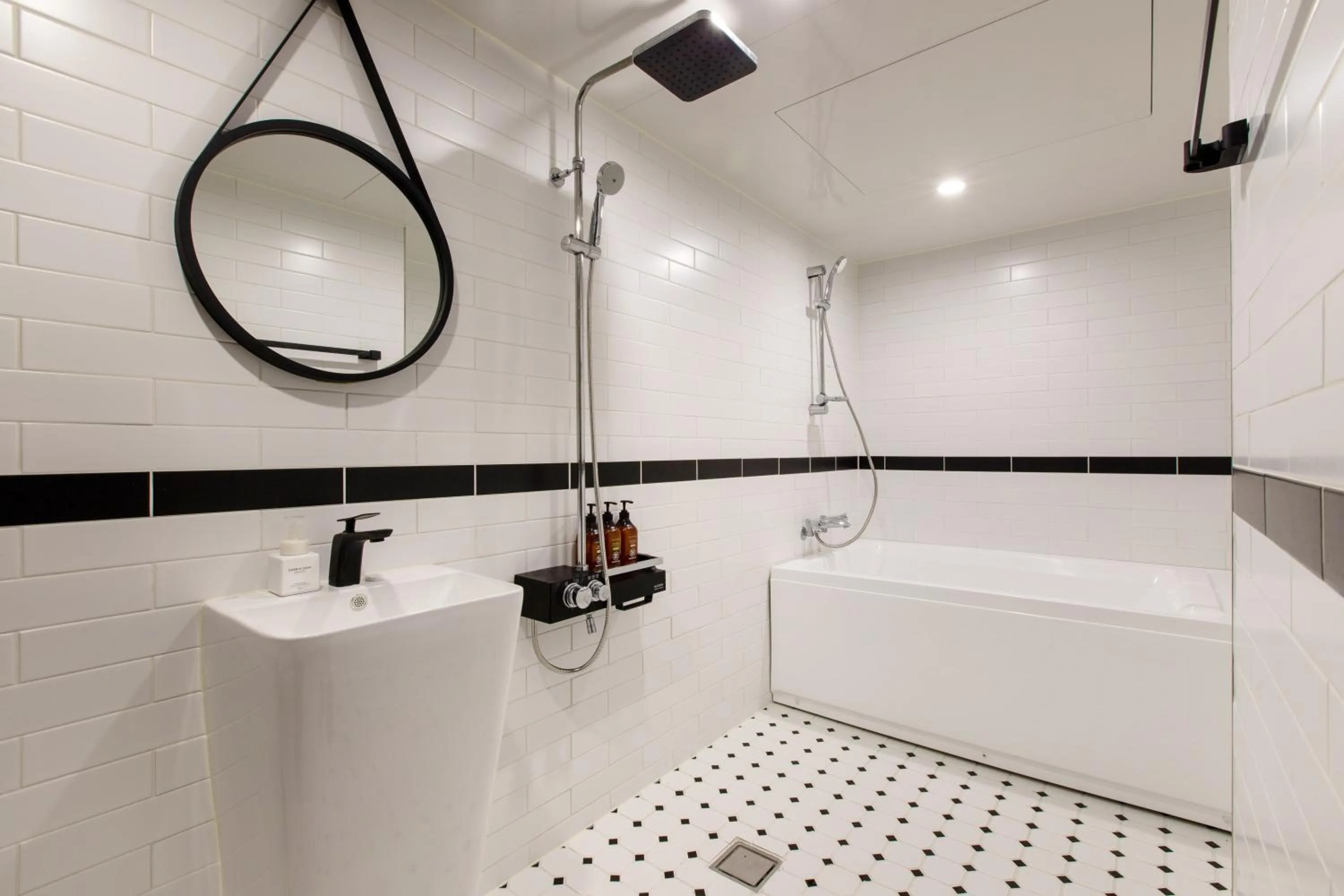 Brown-Dot Hotel Minam