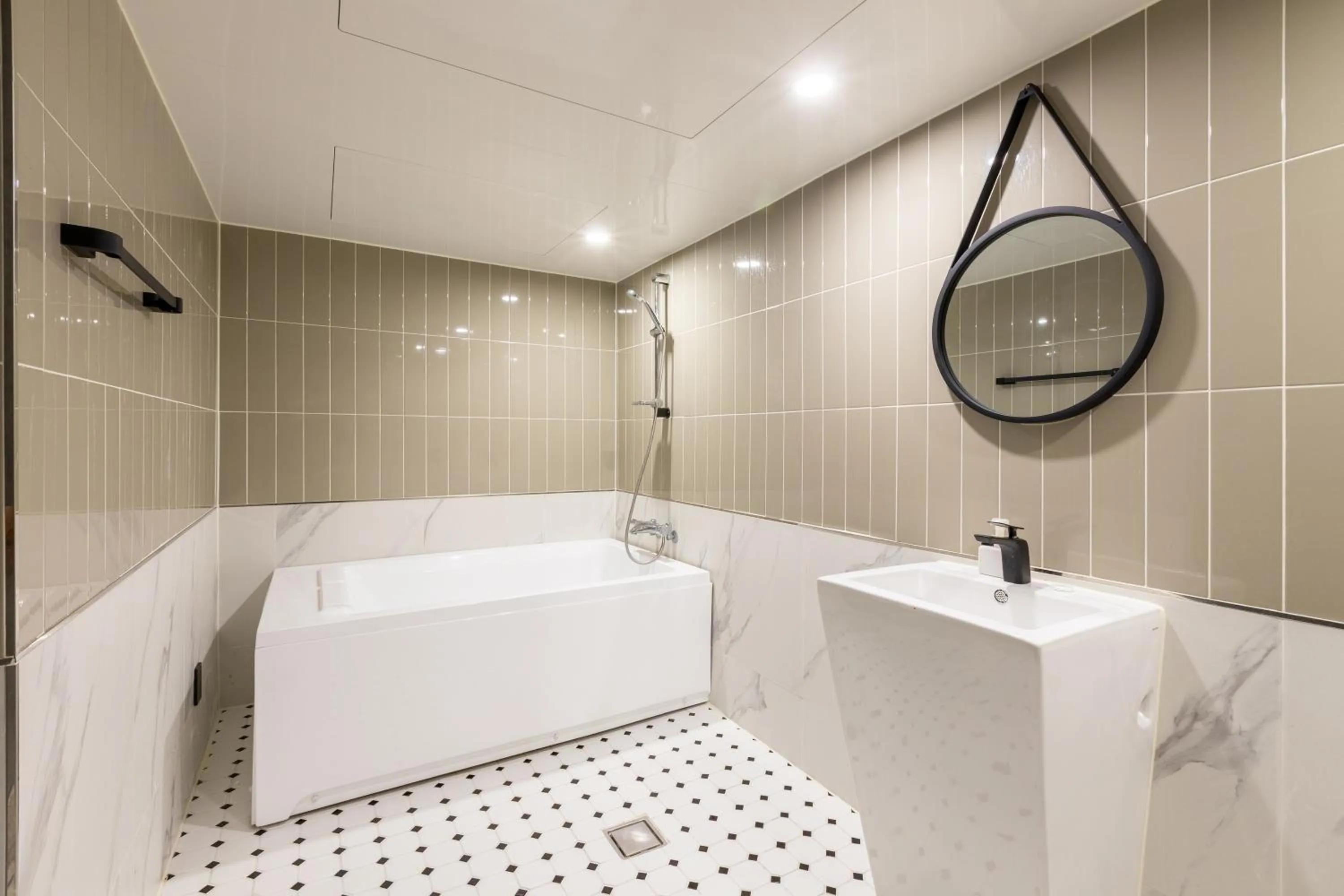 Brown-Dot Hotel Minam