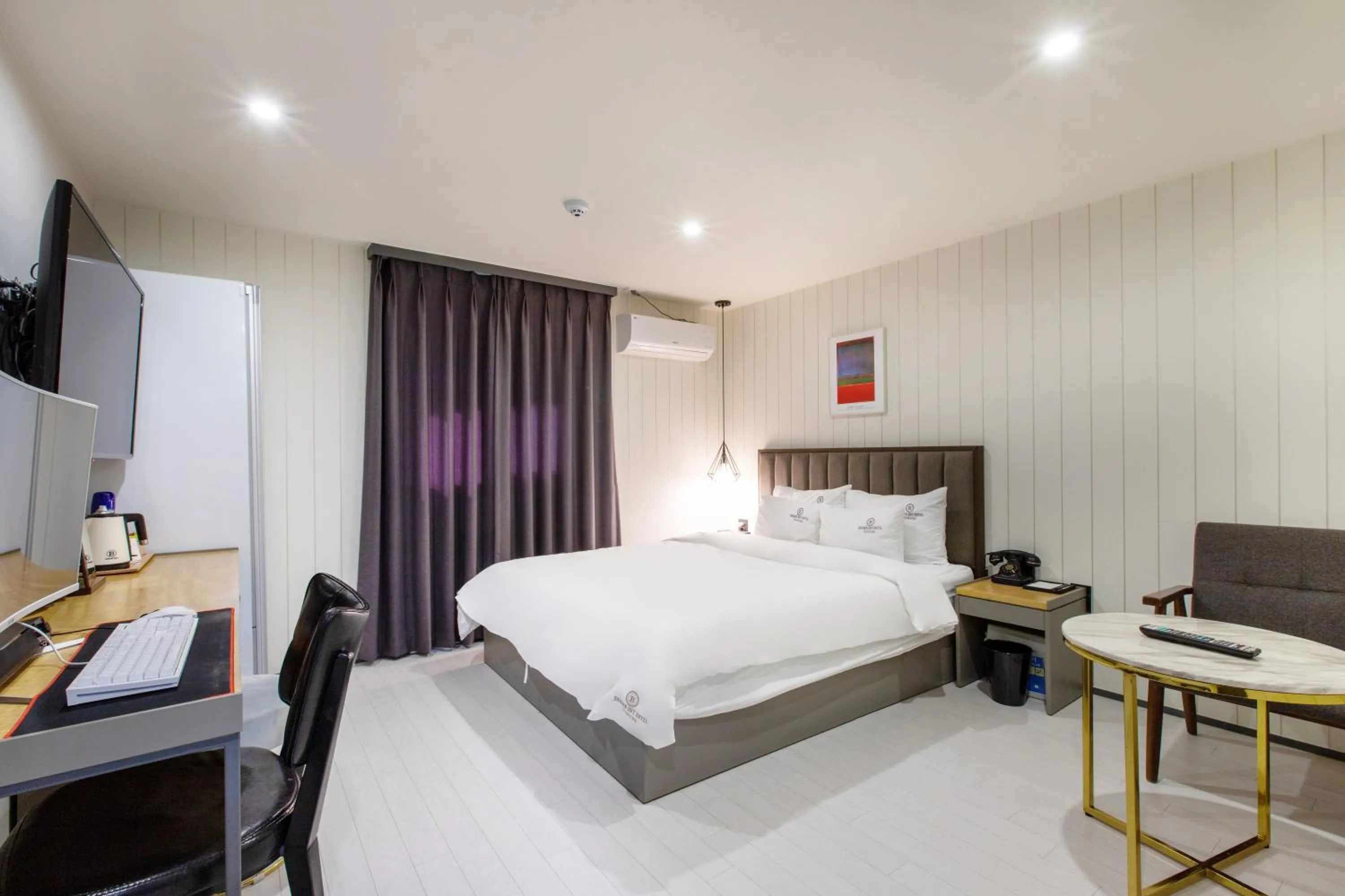 Brown-Dot Hotel Minam