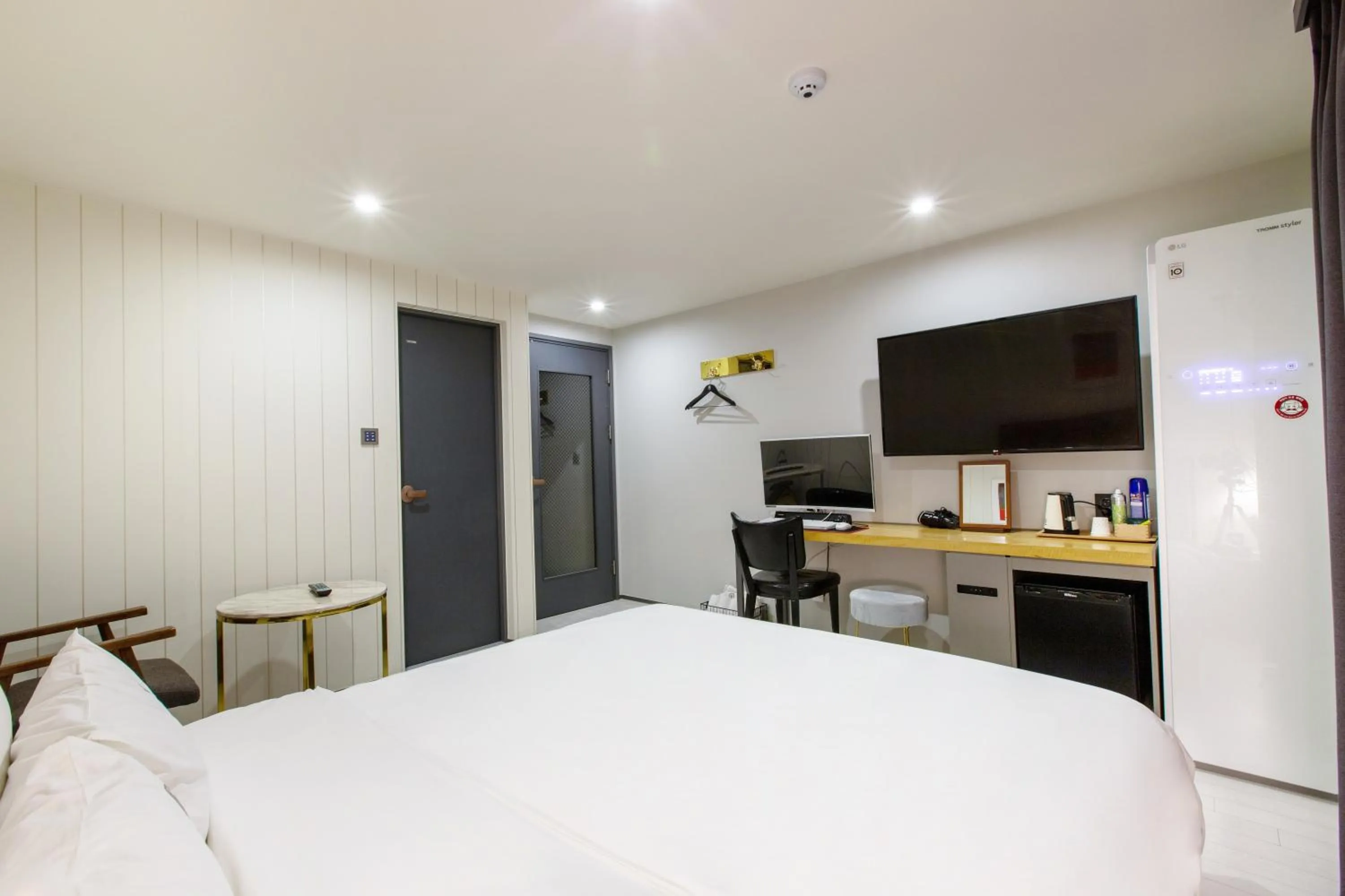 Brown-Dot Hotel Minam