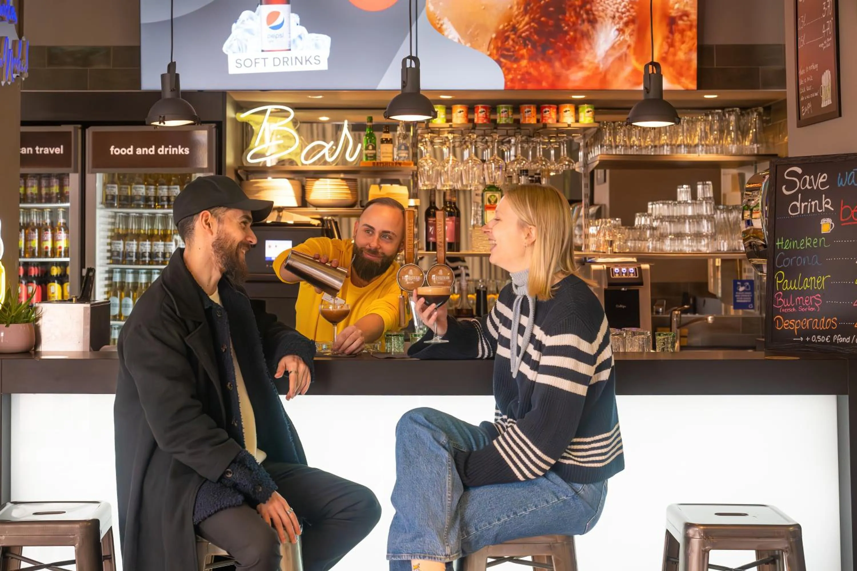 Lounge or bar in a&o Hamburg Hauptbahnhof