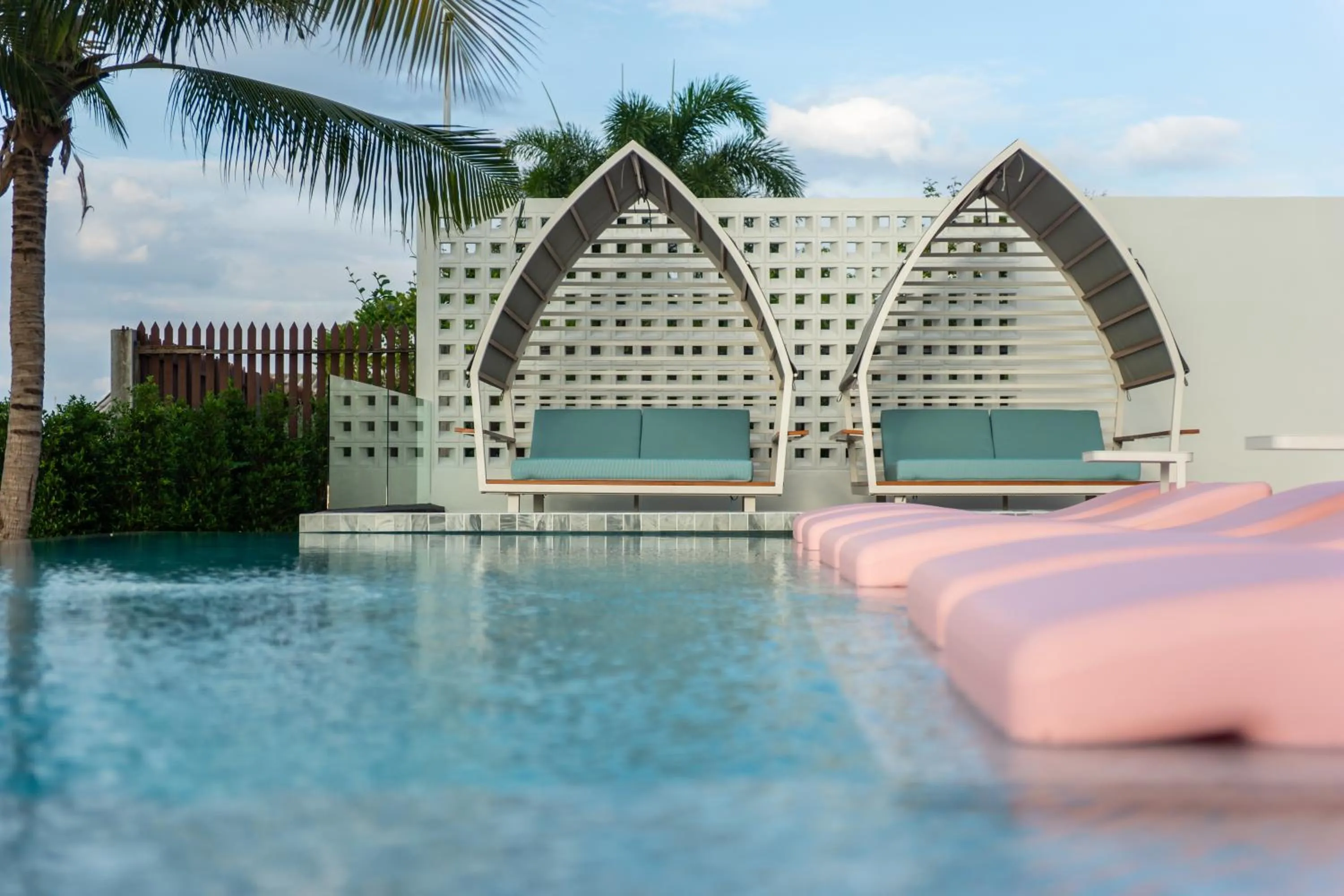 Swimming pool in Kram Pattaya