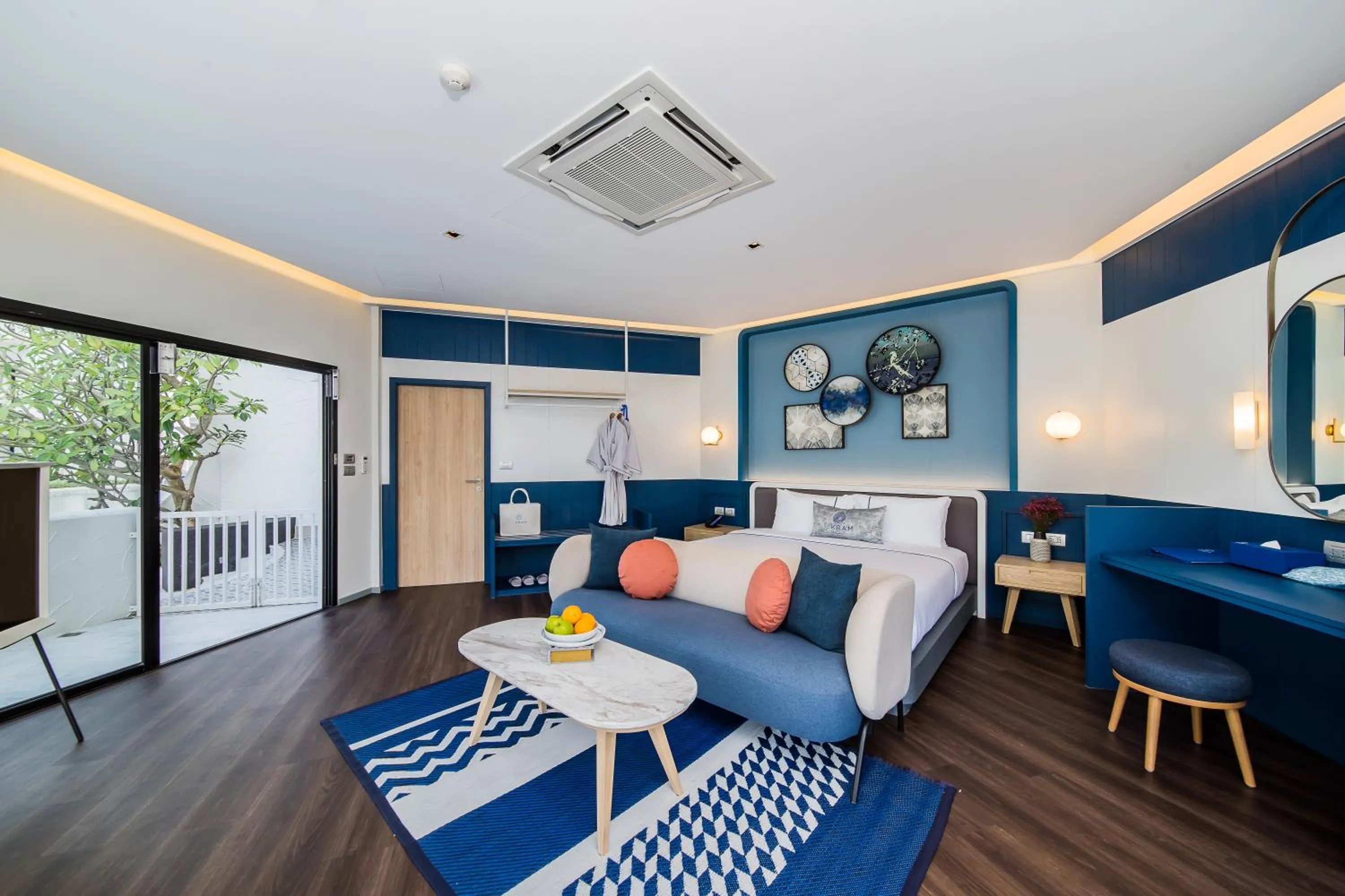 Photo of the whole room, Bed in Kram Pattaya