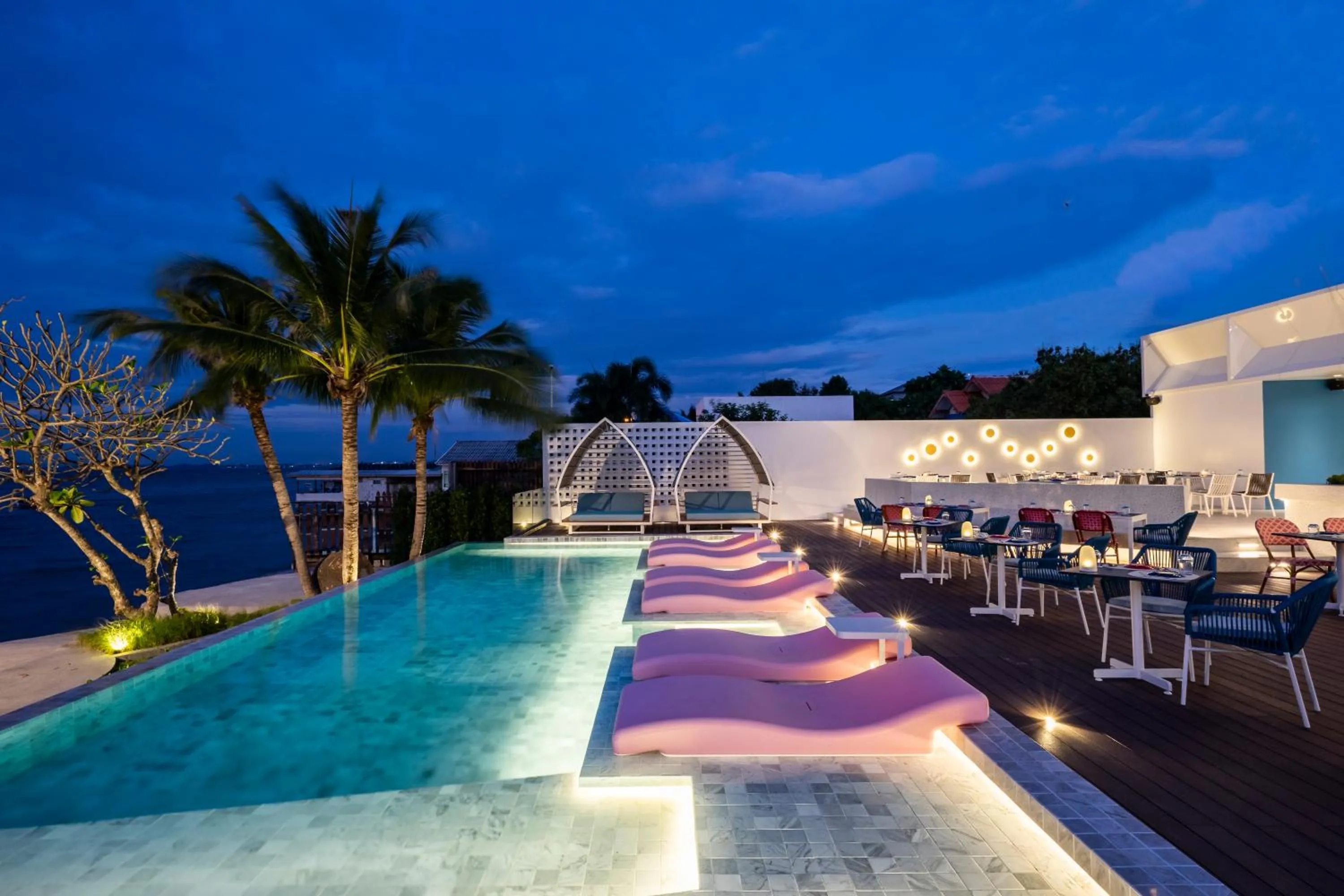 Swimming pool in Kram Pattaya