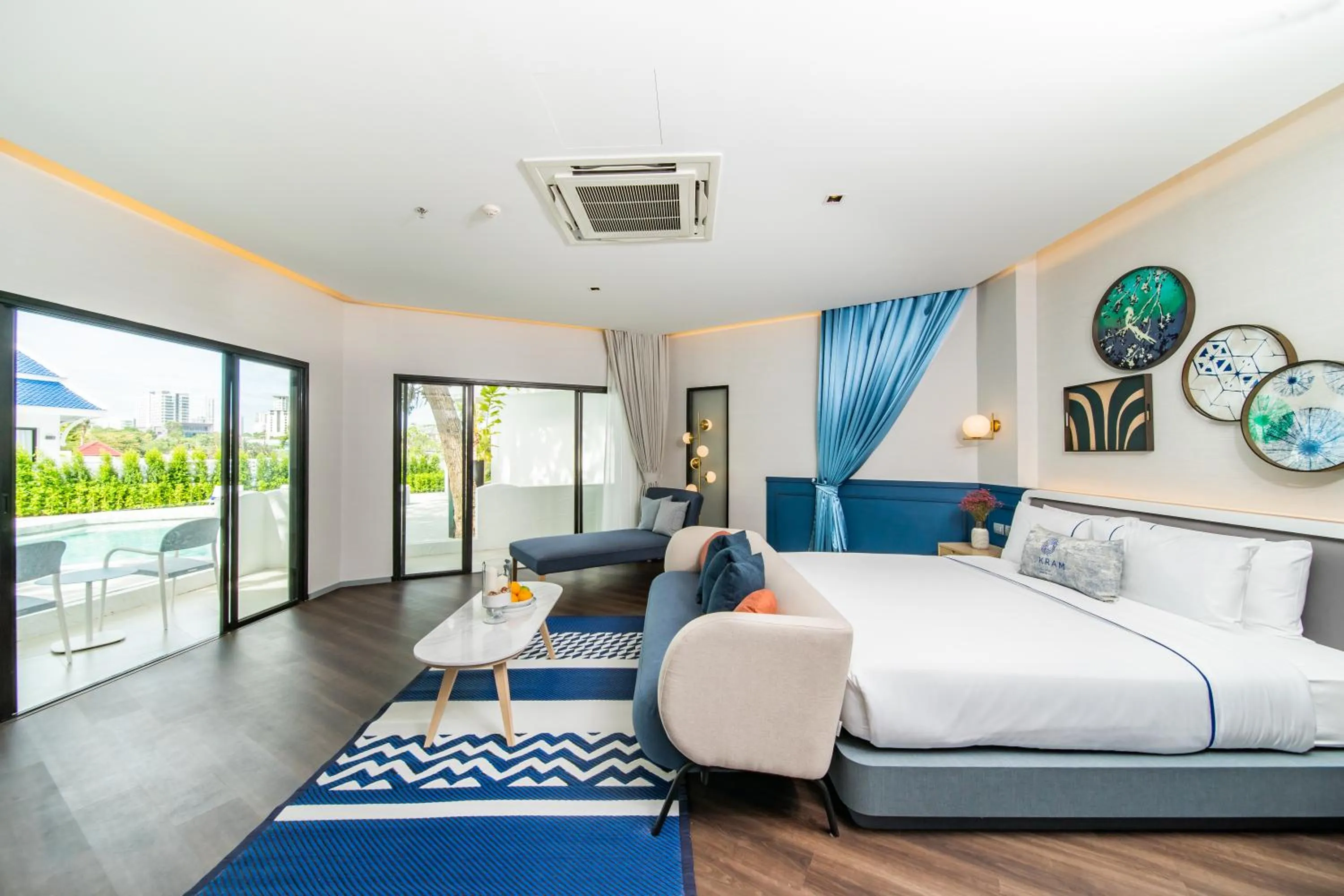 Photo of the whole room, Bed in Kram Pattaya