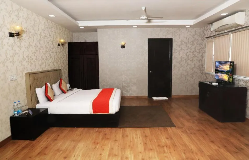 TV and multimedia, Bed in TDI Club Retreat Kundli