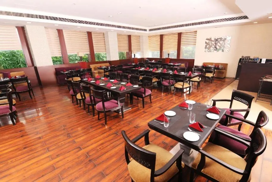 Restaurant/places to eat in TDI Club Retreat Kundli