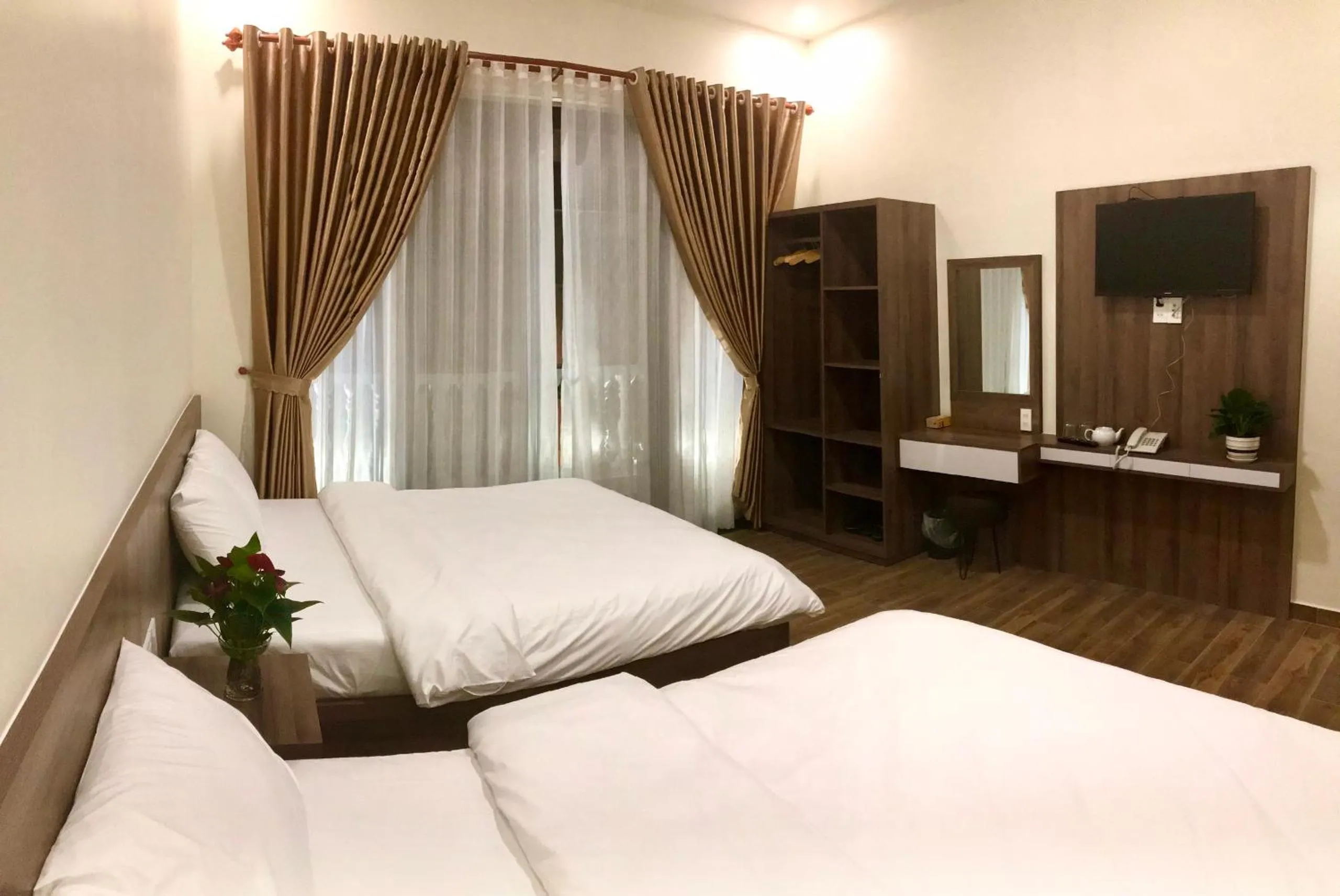 Bedroom, Bed in Cozy Hotel