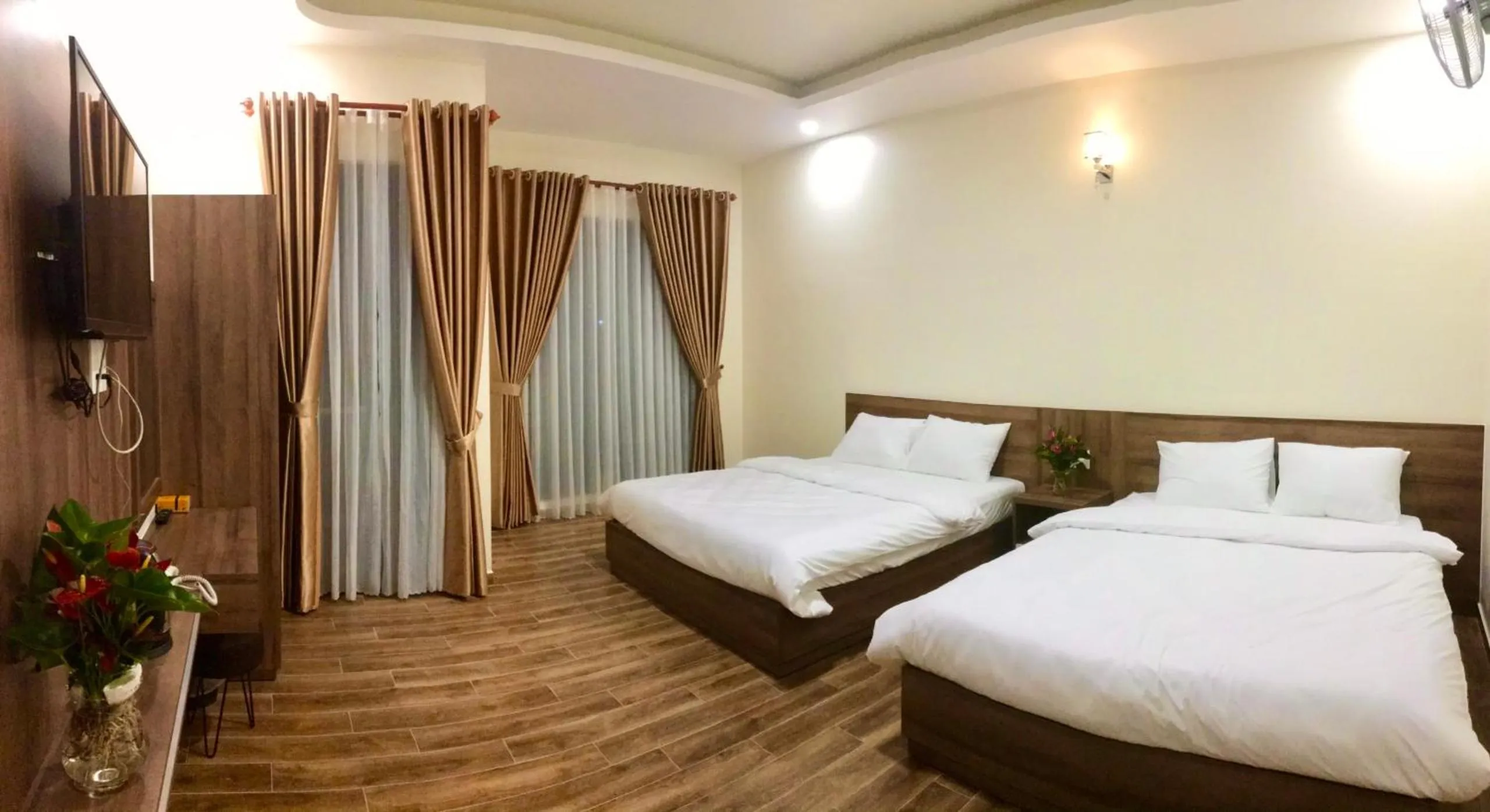 Bedroom, Bed in Cozy Hotel