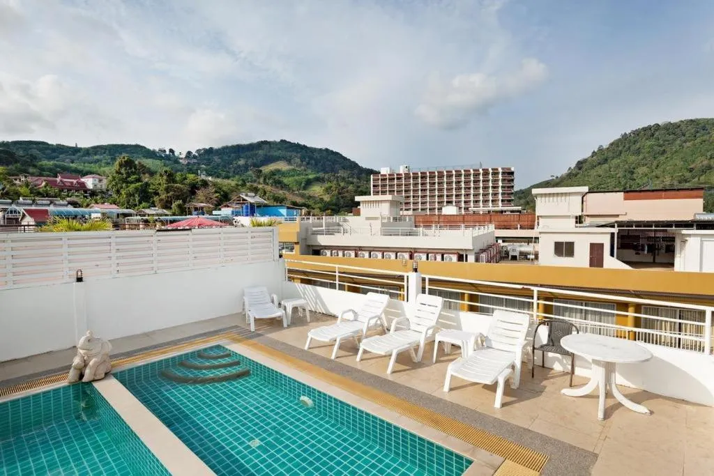 Swimming pool in Garden Phuket Hotel