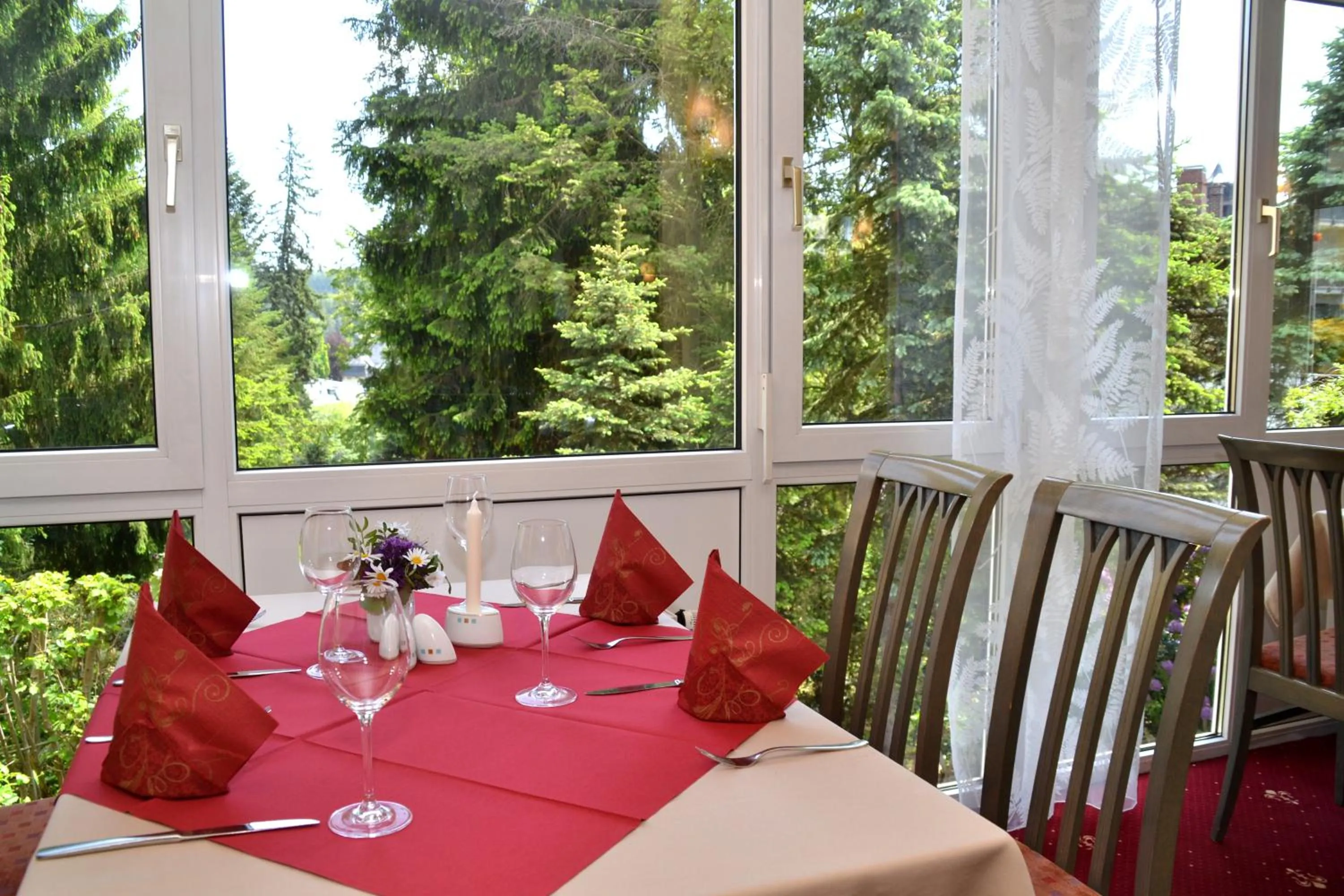 Restaurant/places to eat in Parkhotel Helene