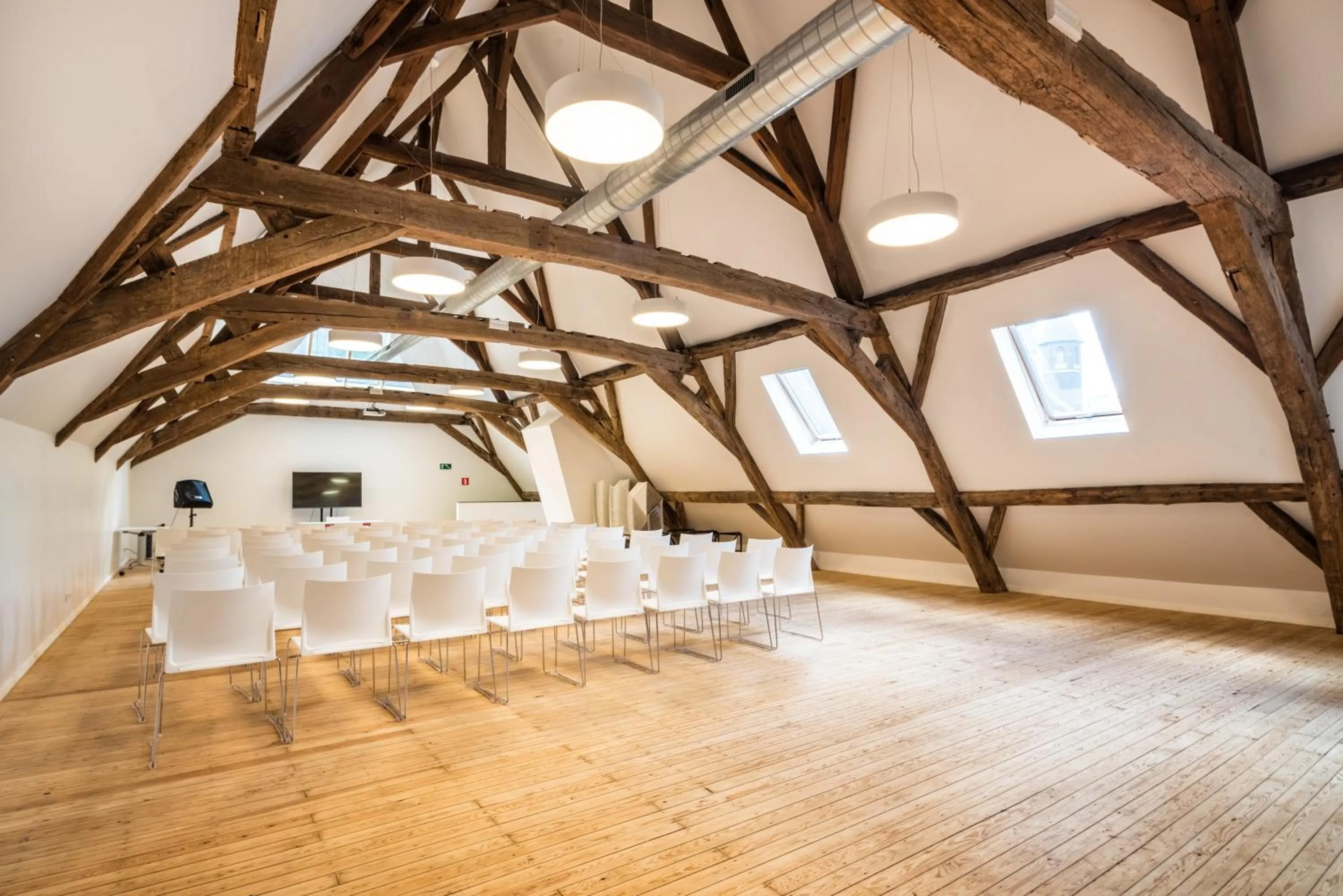 Meeting/conference room in Liège Youth Hostel