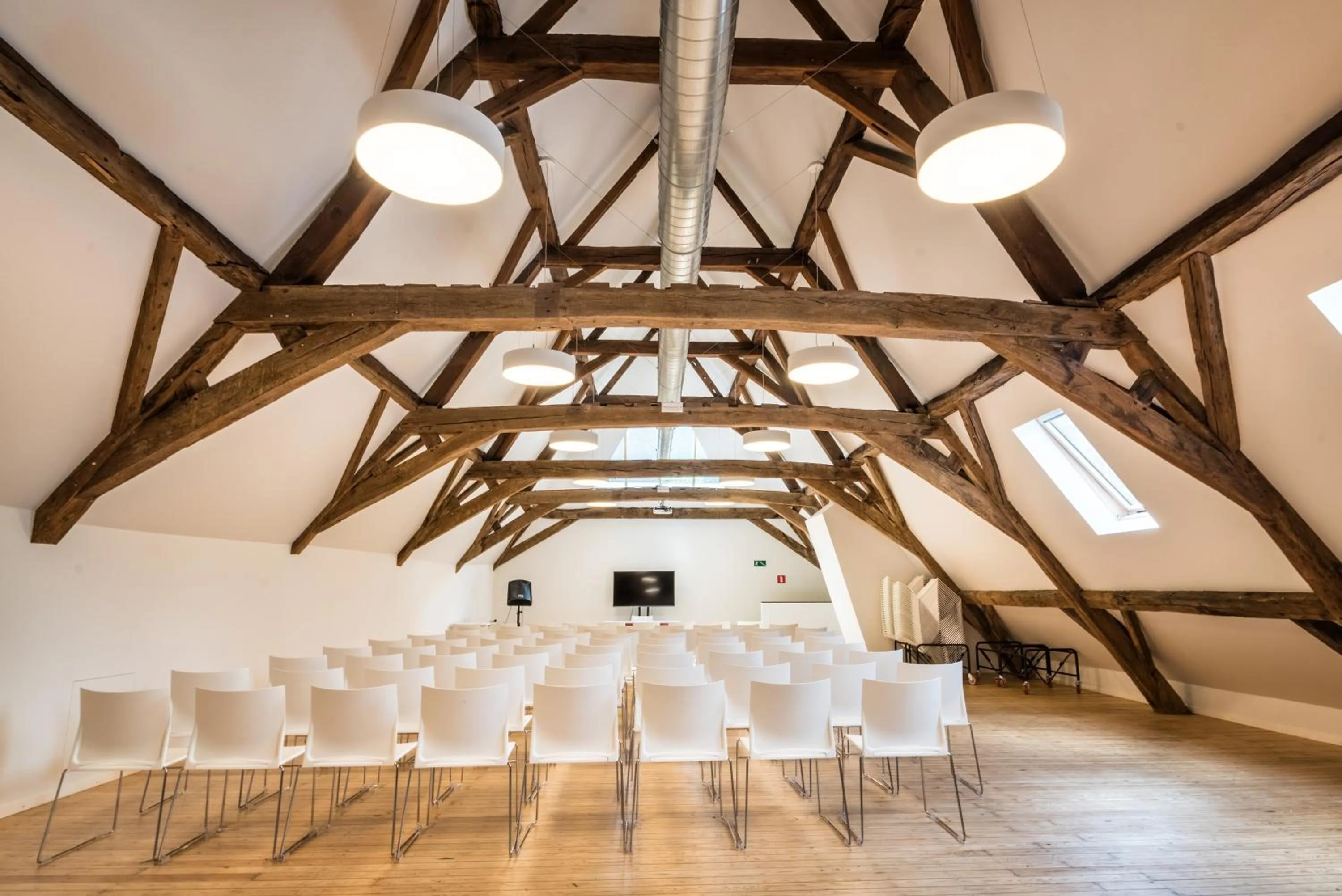 Meeting/conference room in Liège Youth Hostel